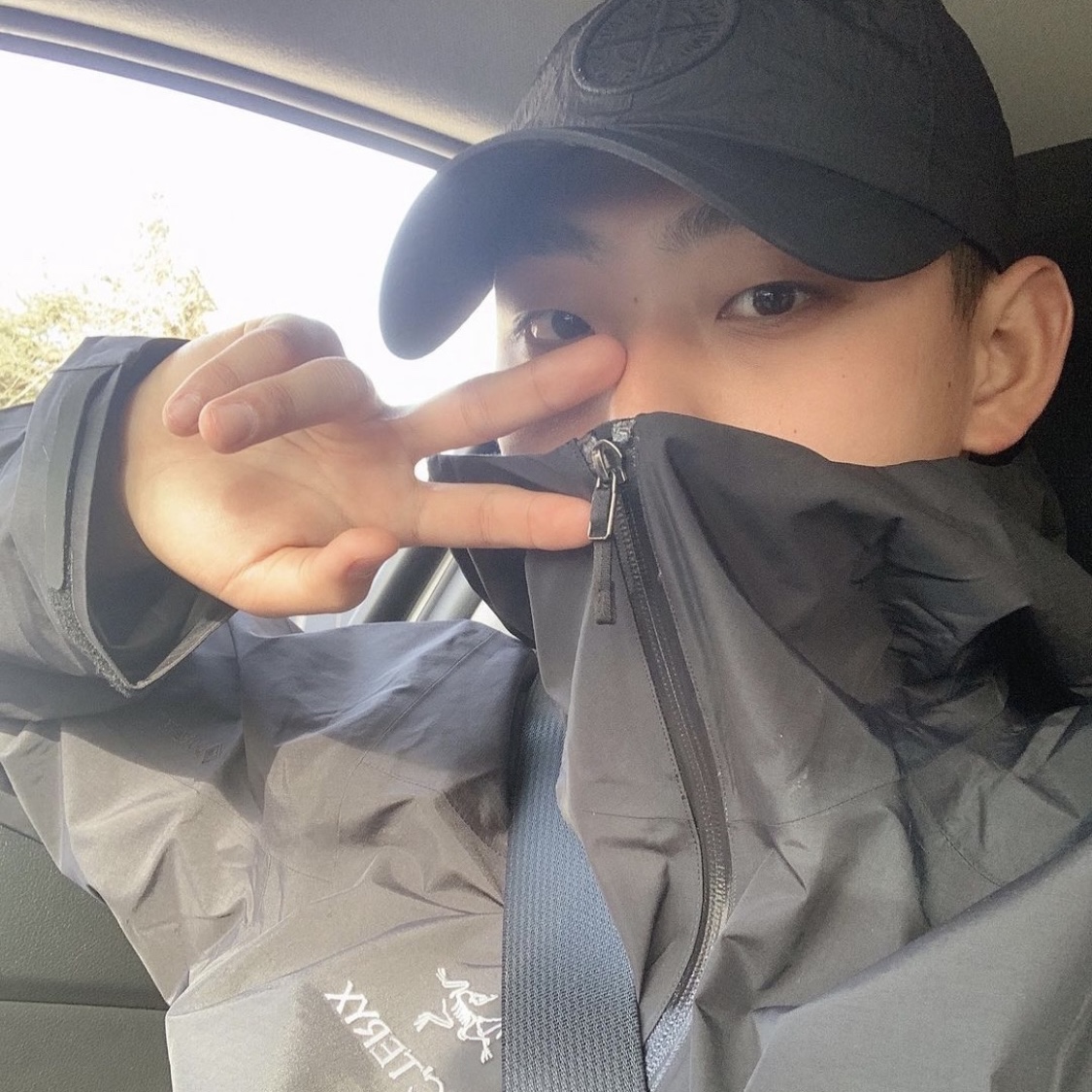 Arc'teryx Zeta SL Jacket Black 착용 스타일