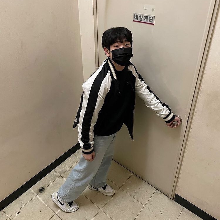 (W) Jordan 1 Zoom Air CMFT Light Bone 착용 스타일