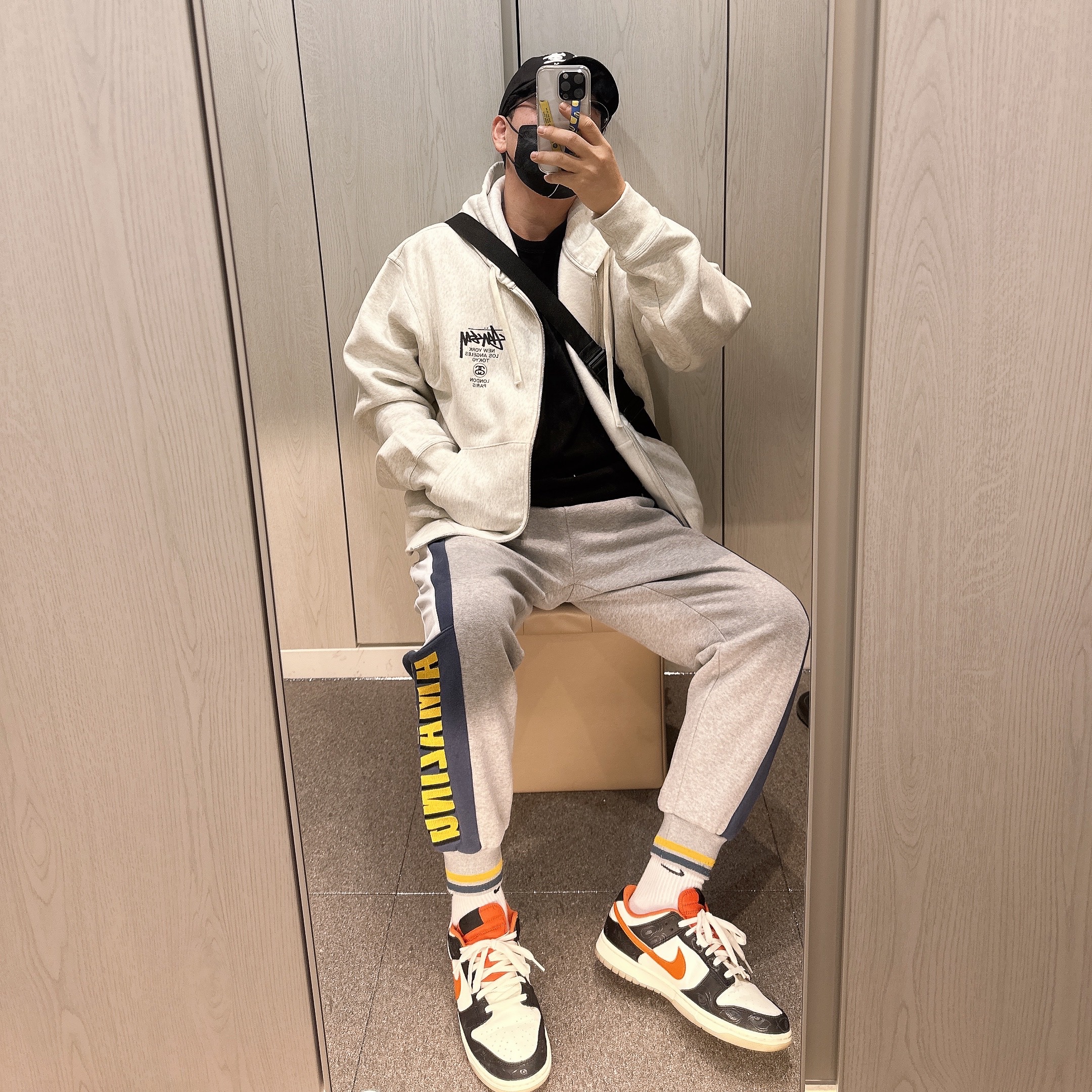 Nike Dunk Low Retro PRM Halloween, Stussy World Tour Zip Hoodie Ash Heather 2022 착용 스타일 - 1