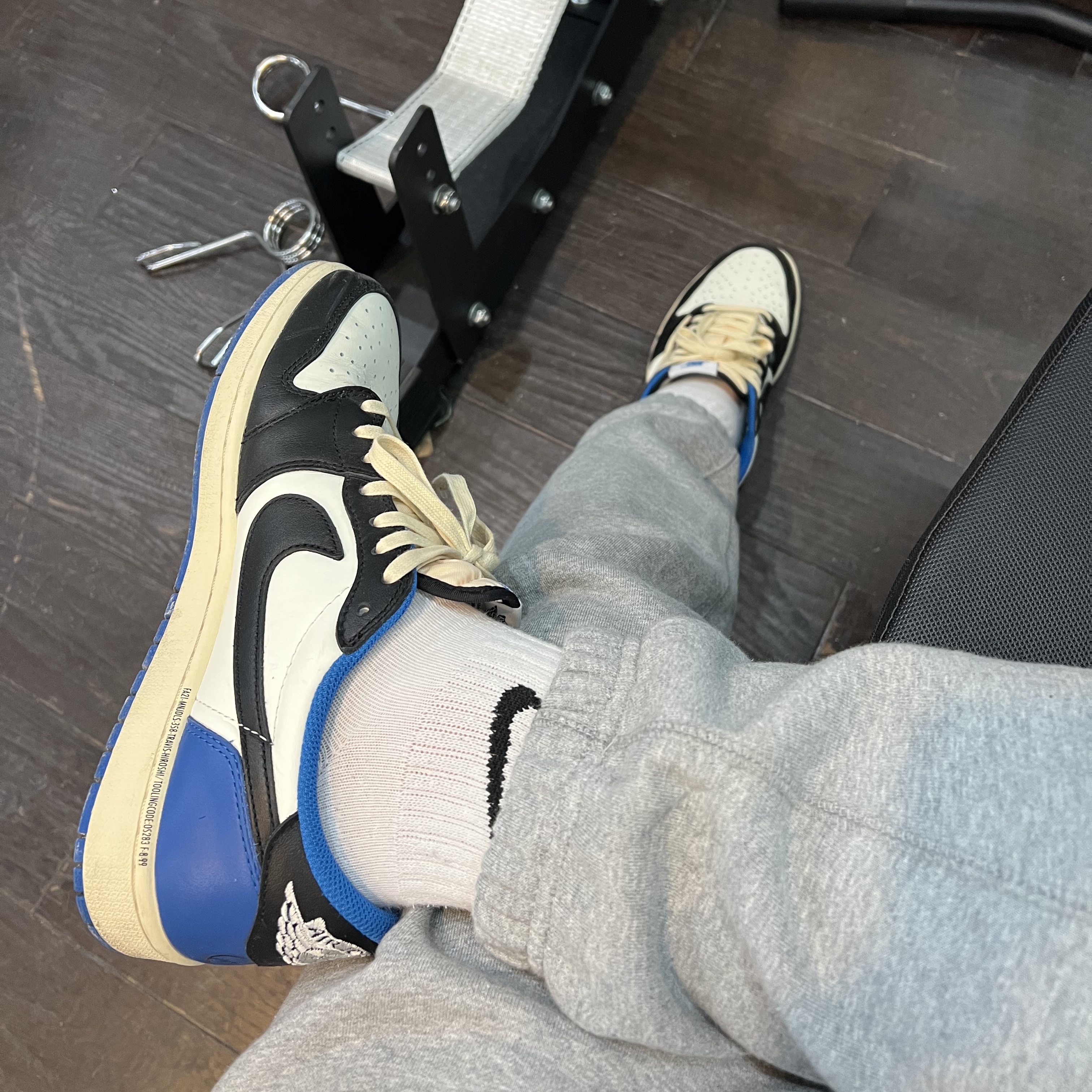 Jordan 1 x Travis Scott x Fragment Retro Low OG SP Military Blue 착용 스타일