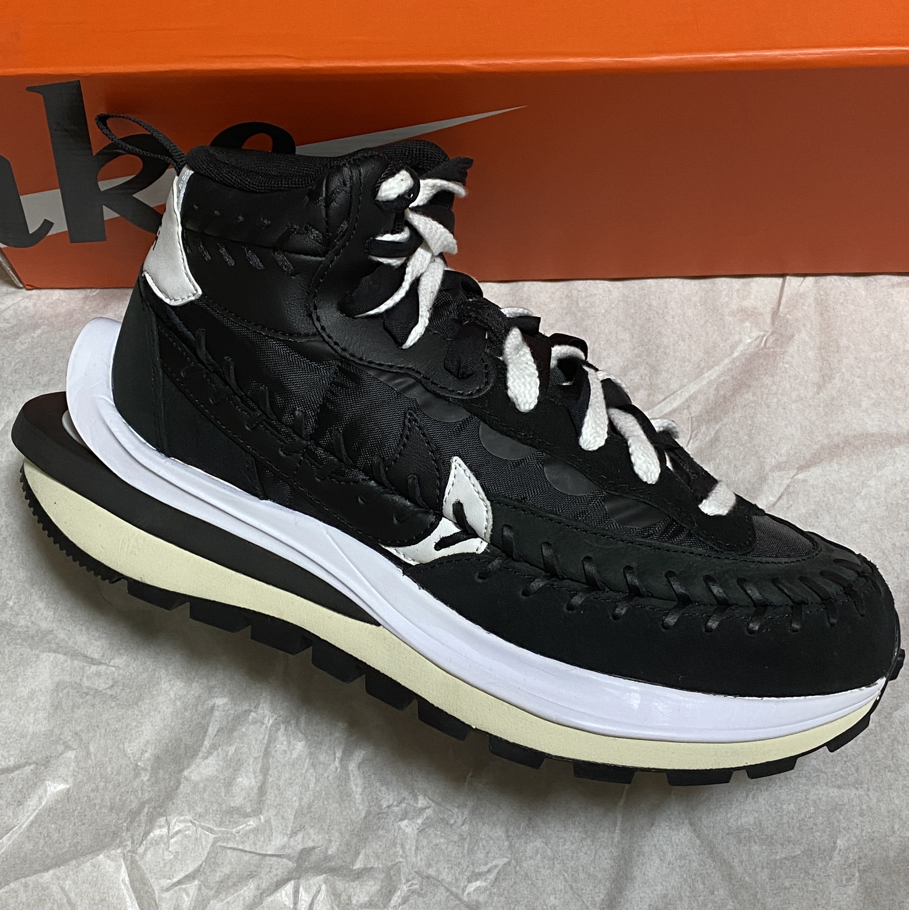 Nike x Sacai x Jean Paul Gaultier VaporWaffle Black White 착용 스타일
