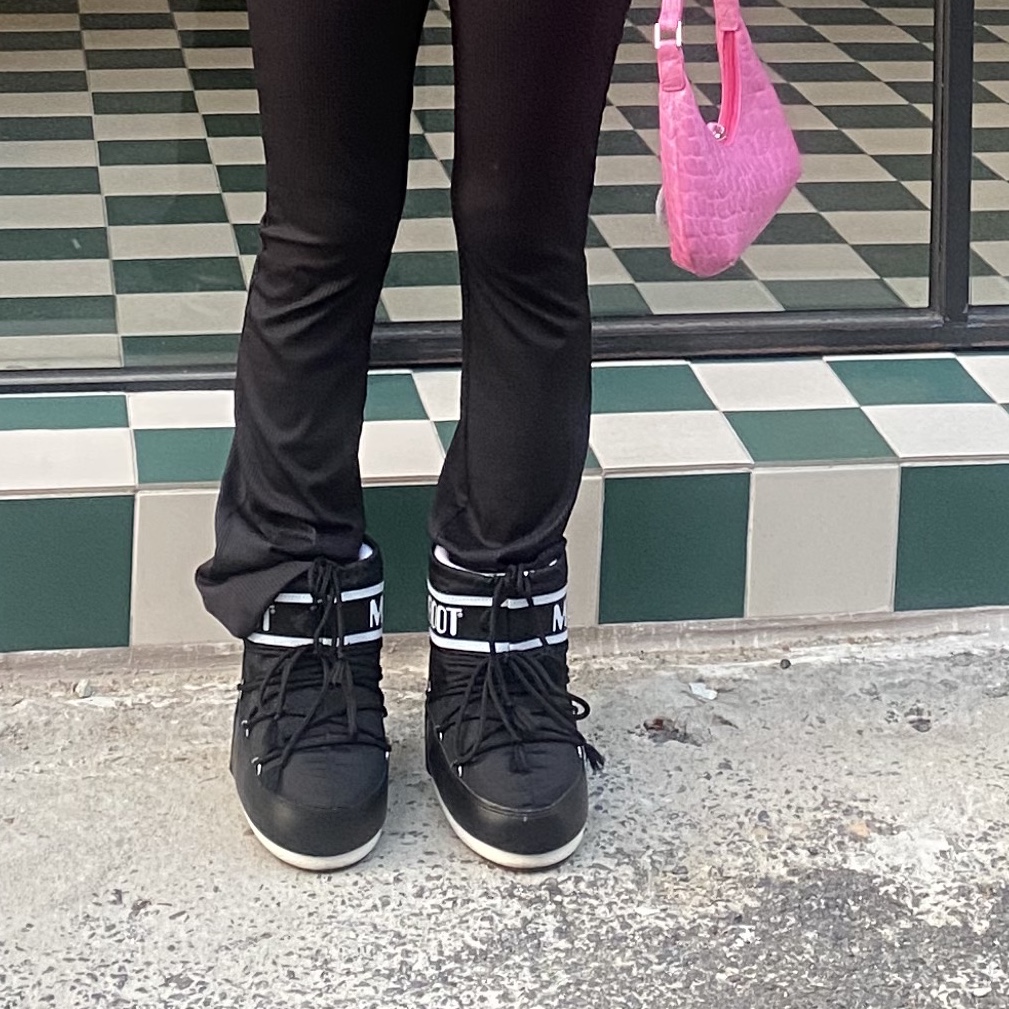 (W) Moon Boot Icon Low Nylon Boots Black 착용 스타일 - 1