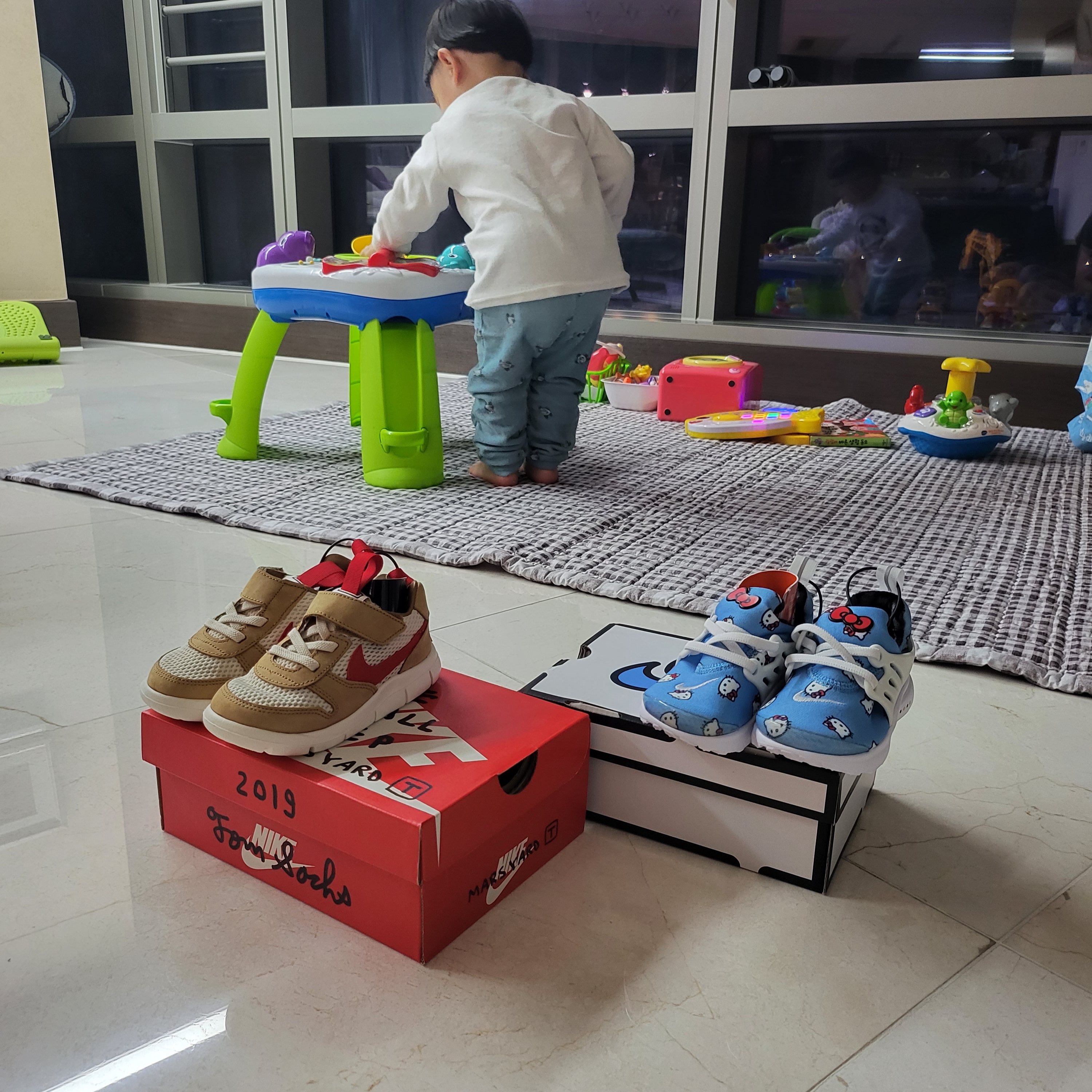 (TD) Nike x Tom Sachs Mars Yard, (TD) Nike x Hello Kitty Air Presto University Blue 착용 스타일