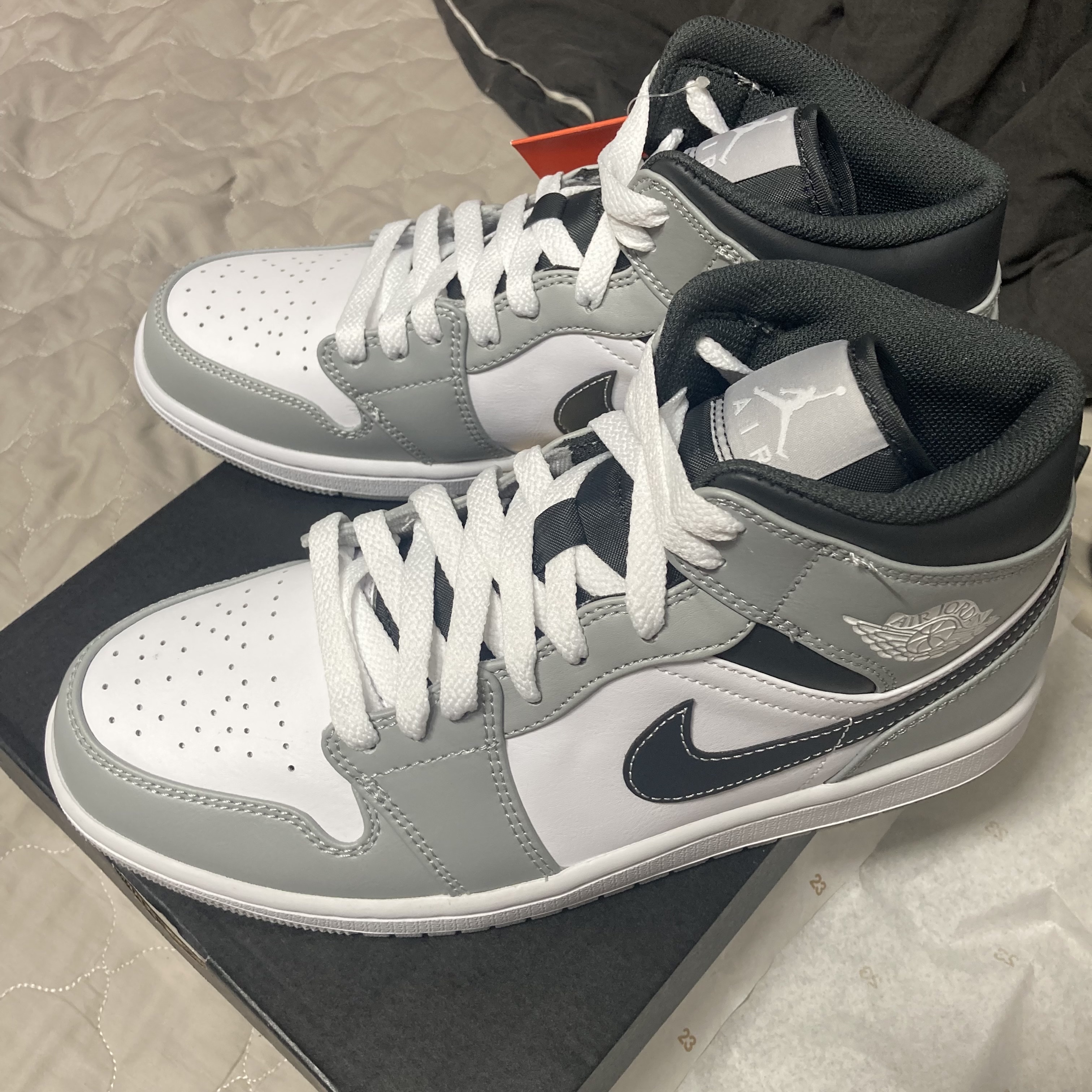 Jordan 1 Mid Light Smoke Grey Anthracite 착용 스타일