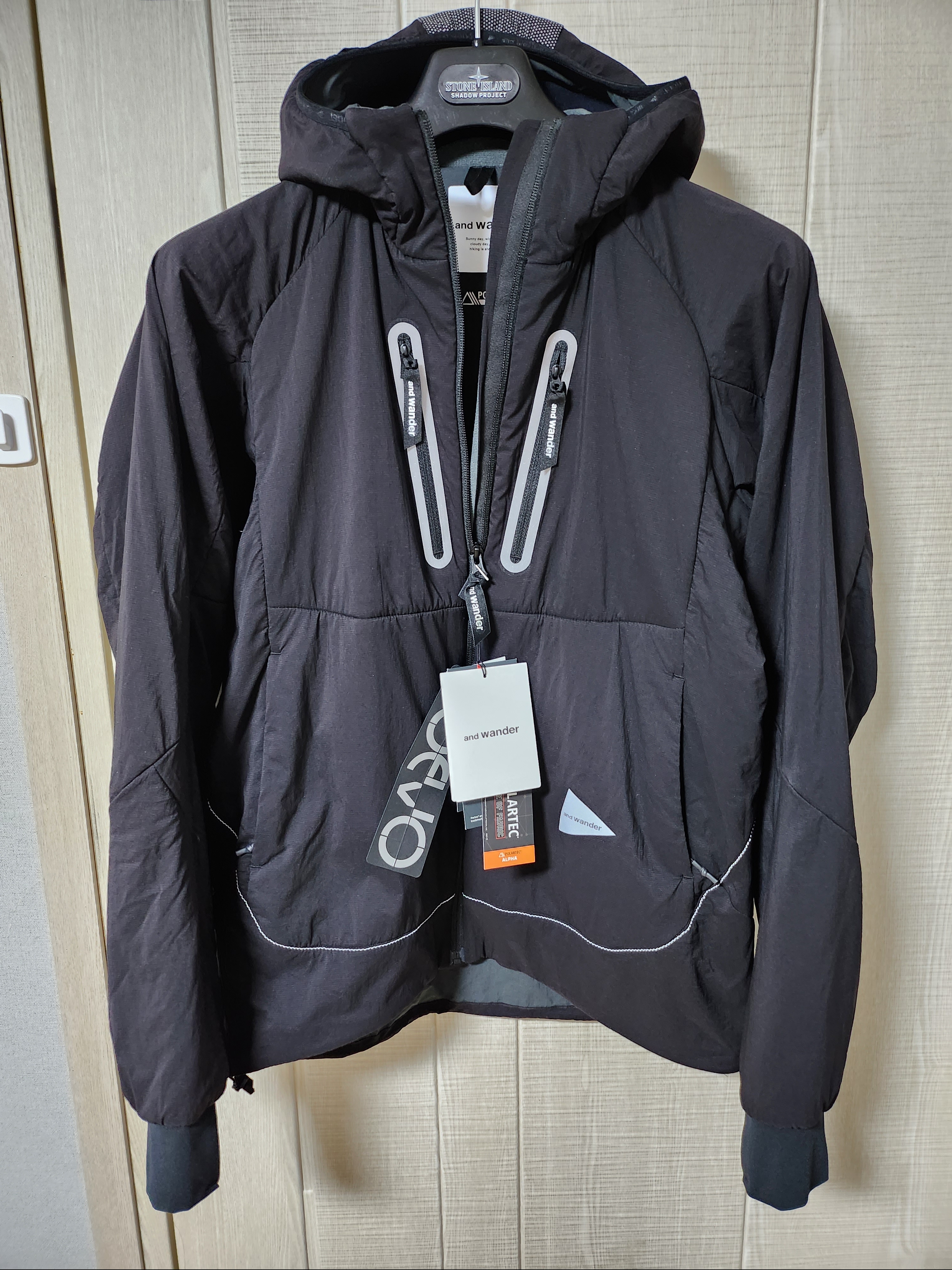Arc'teryx Beta LT Jacket Black Sapphire 착용 스타일 - 3