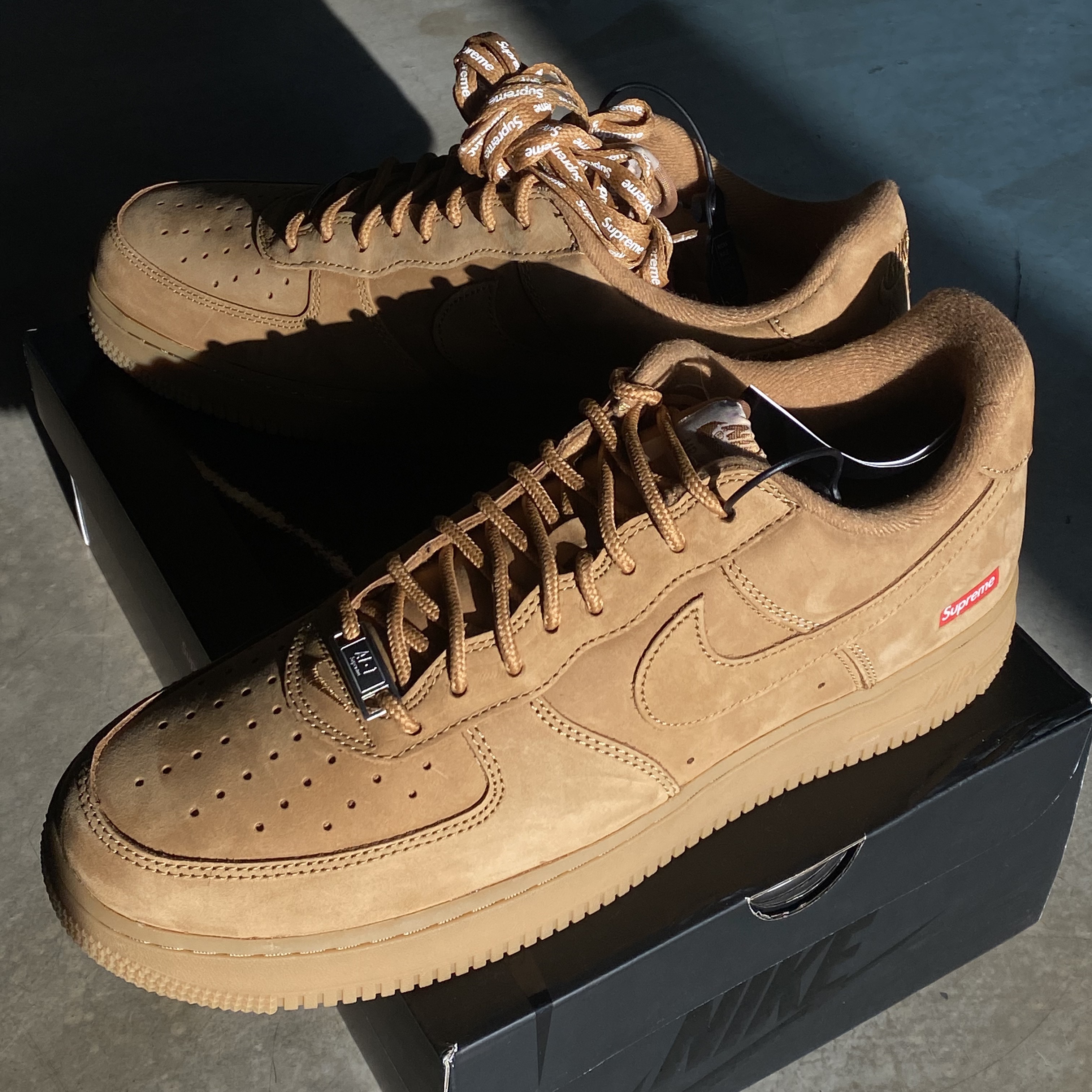 Nike x Supreme Air Force 1 Low Flax 착용 스타일 - 1