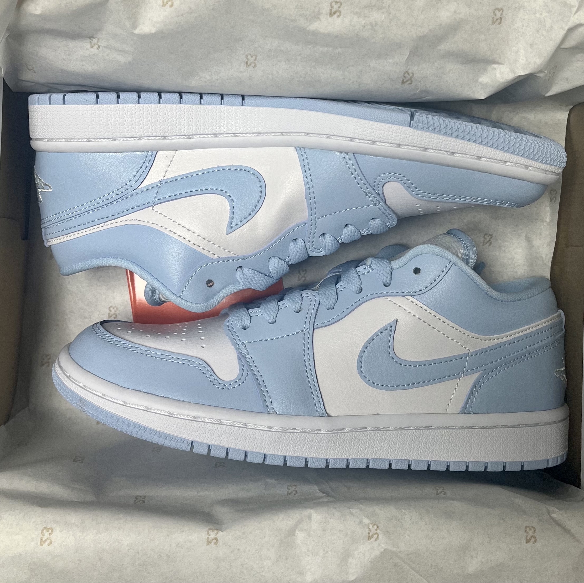 (W) Jordan 1 Low White Ice Blue 착용 스타일