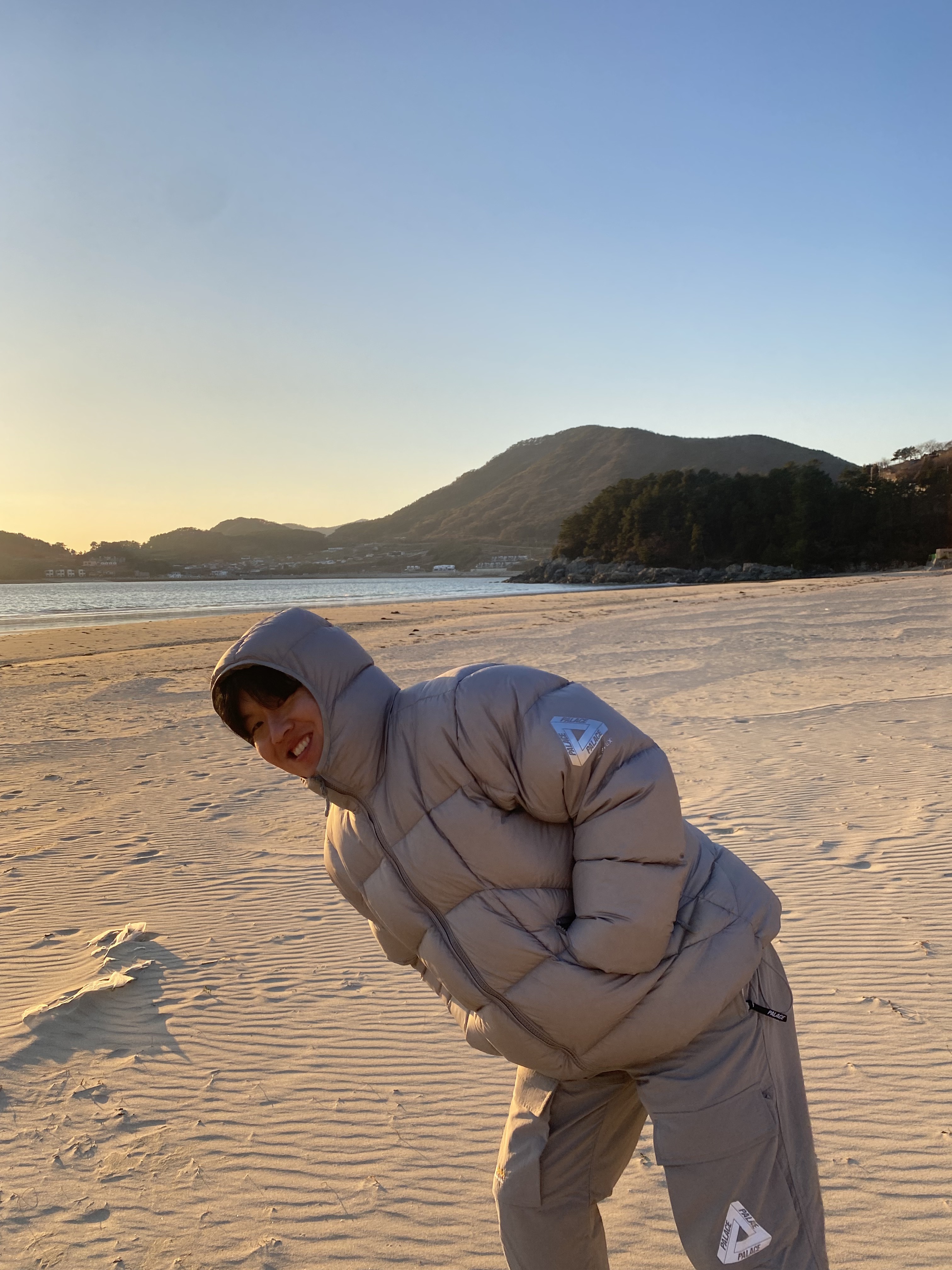 Palace Pertex Frost Balaclava Puffa Grey - 22FW, Nike Air Max 97 OG Silver Bullet 2022 착용 스타일 - 1