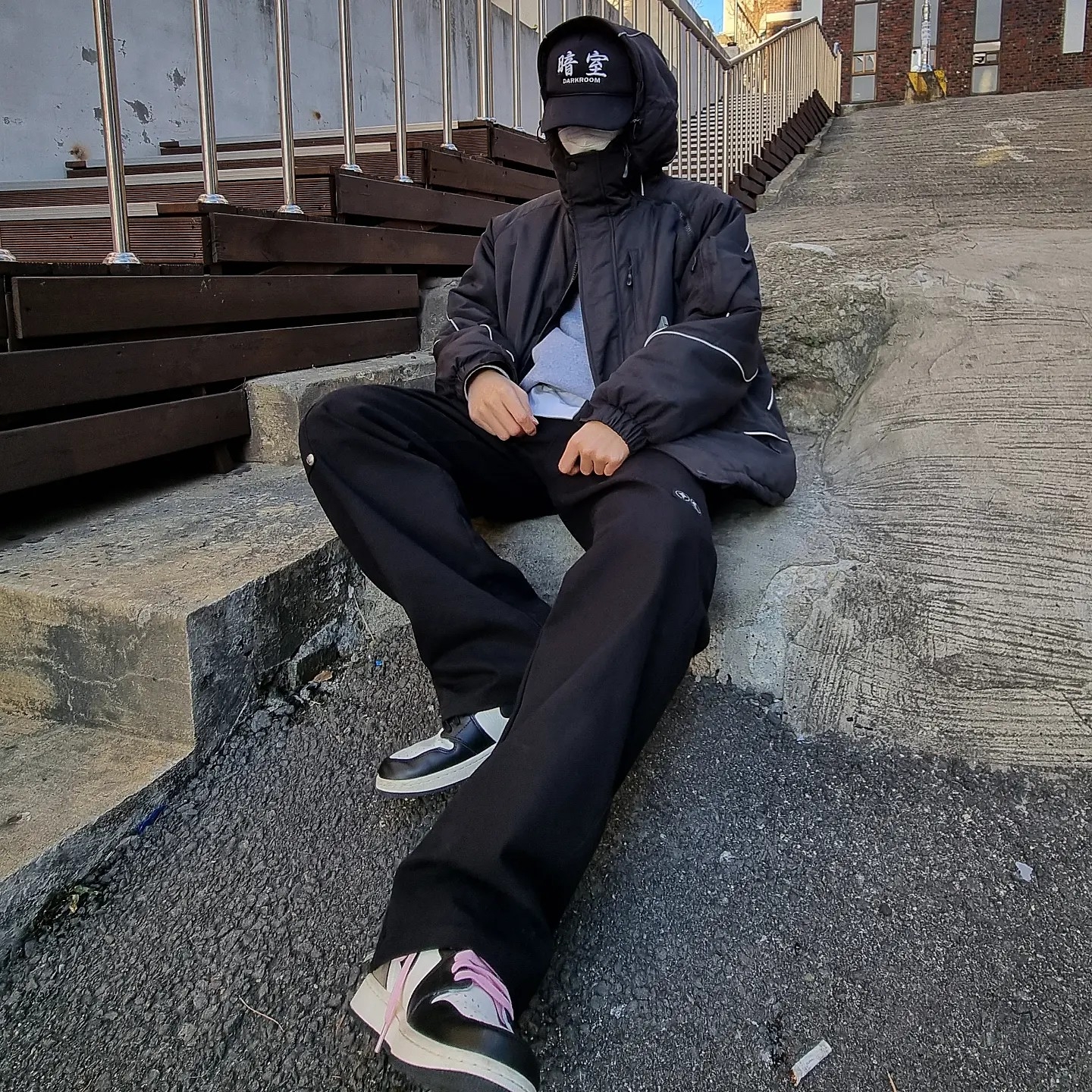 Darkr8m Studio Mesh Trucker Cap Black, Palace M-Tech Hooded Jacket Black - 22FW 착용 스타일 - 1