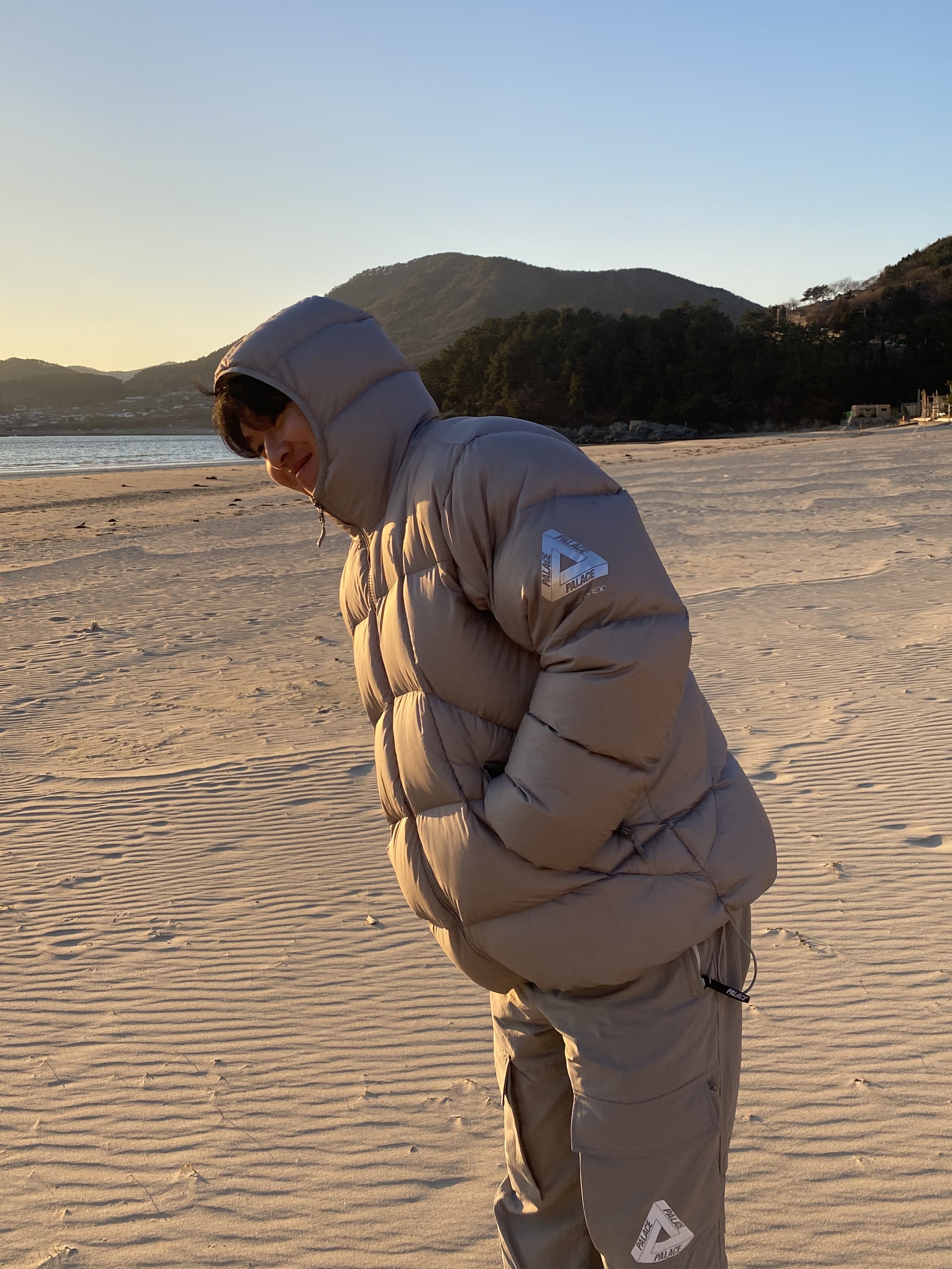 Palace Pertex Frost Balaclava Puffa Grey - 22FW, Nike Air Max 97 OG Silver Bullet 2022 착용 스타일 - 2