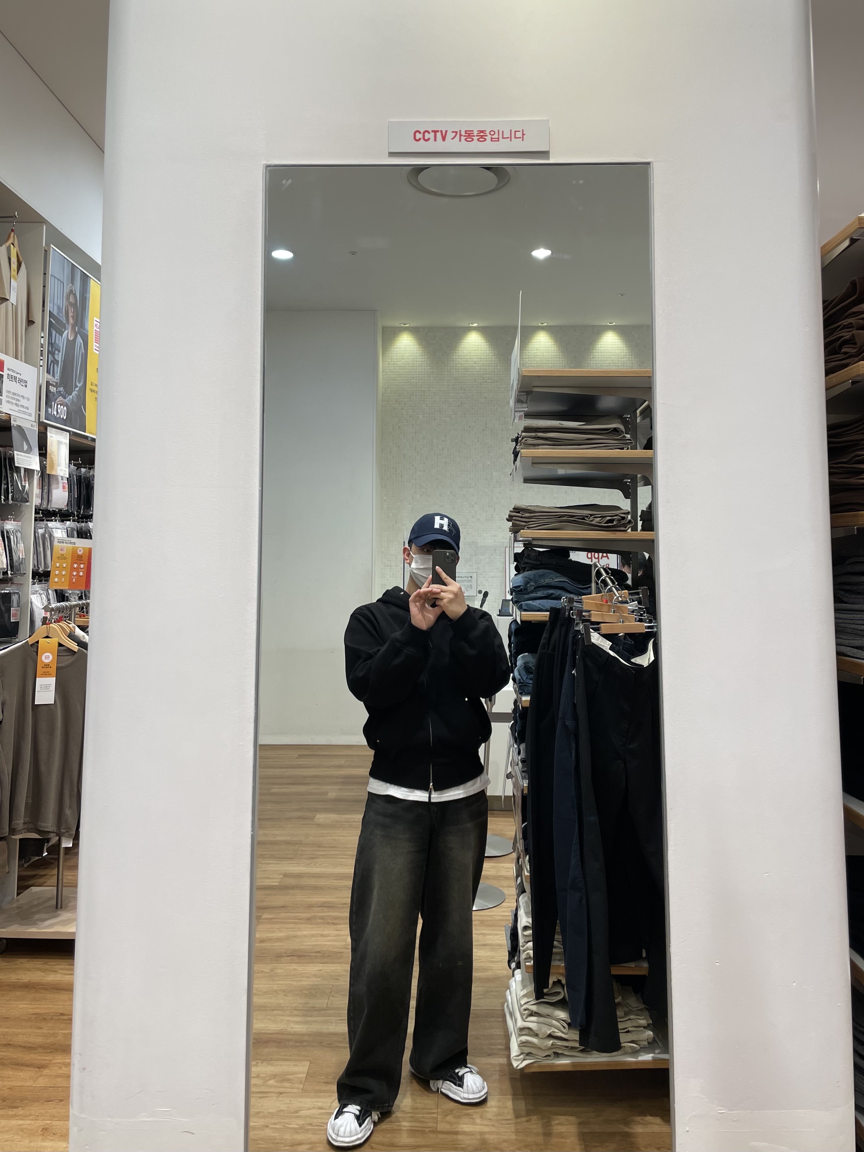 Maison Mihara Yasuhiro Blakey OG Sole Canvas Low-top Sneakers Black White, Acne Studios Narrow Wool Fringe Muffler Grey Melange 착용 스타일 - 1