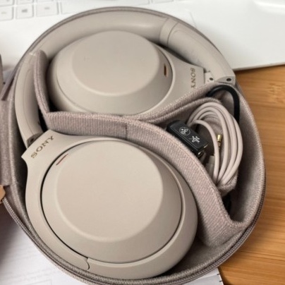 Sony WH-1000XM4 Platinum Silver (Korean Ver.) 착용 스타일