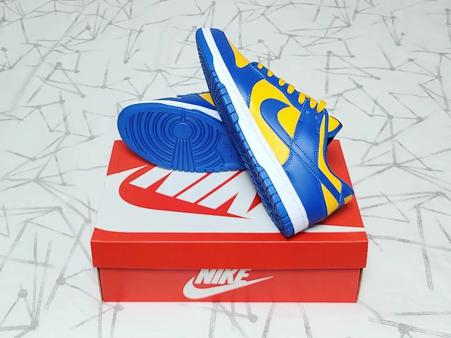 Nike Dunk Low Retro Blue Jay and University Gold 착용 스타일 - 4