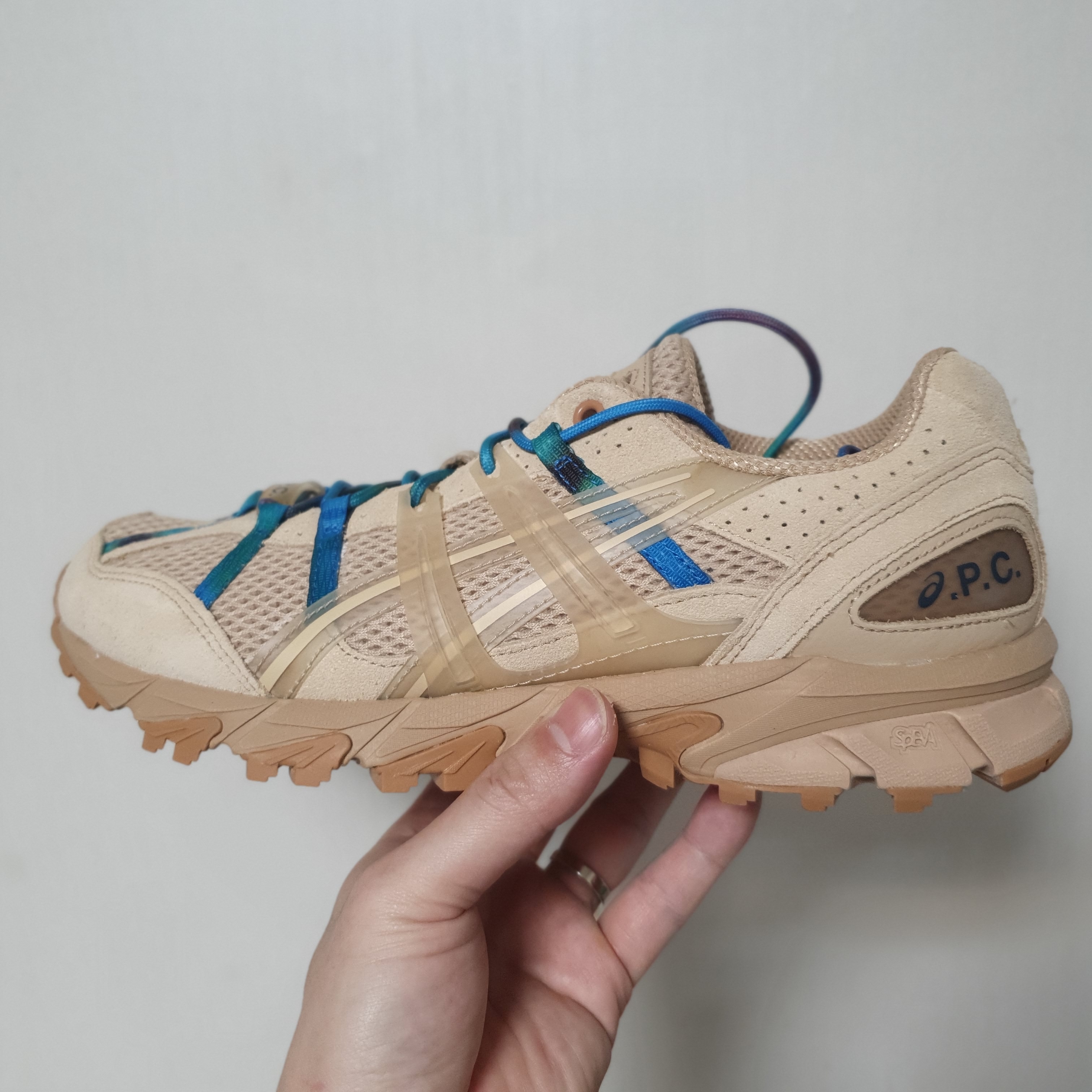 Asics x A.P.C. Gel-Sonoma 15-50 Beige 착용 스타일 - 1