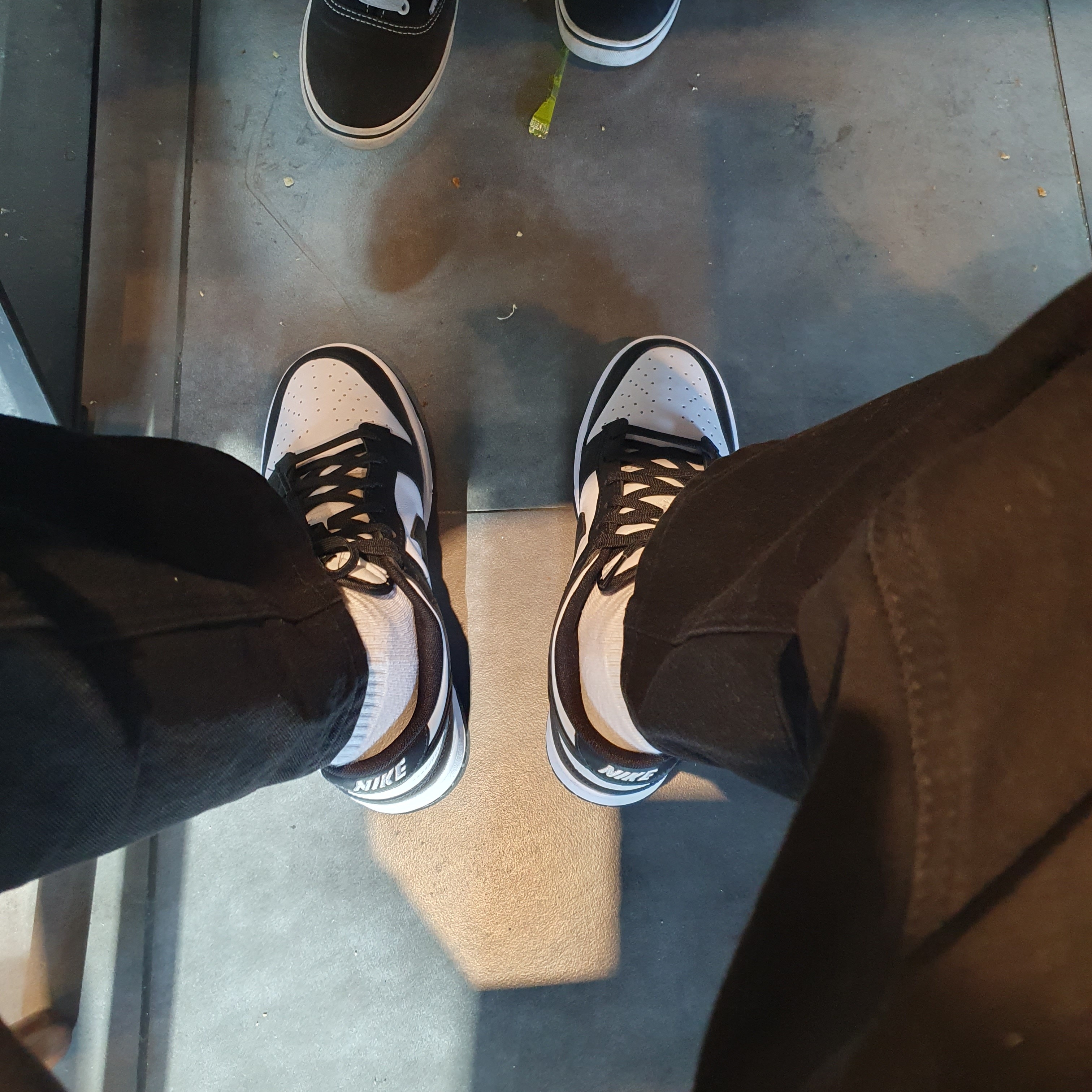 Nike Dunk Low Retro Black 착용 스타일 - 2