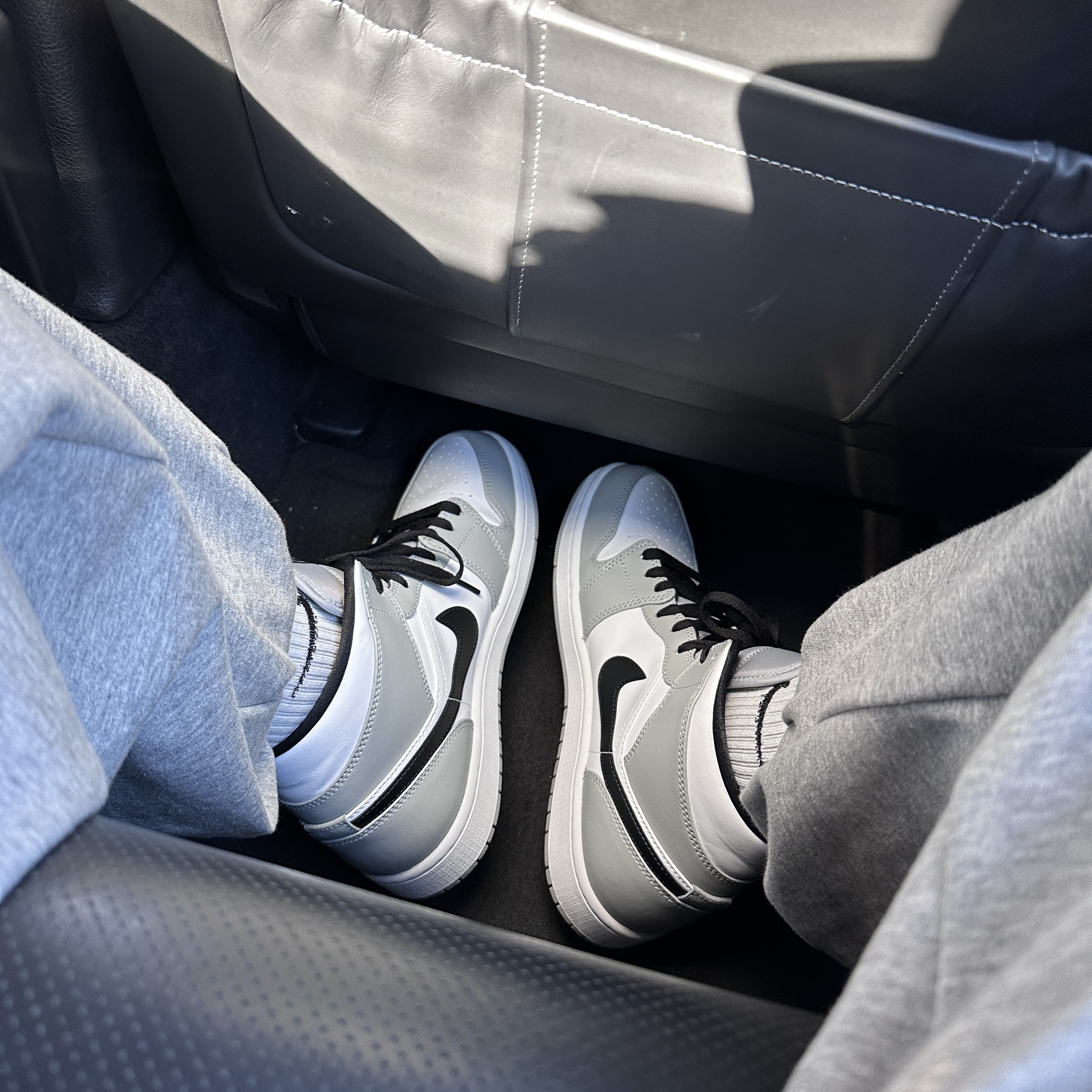 Jordan 1 Mid Light Smoke Grey 착용 스타일 - 1