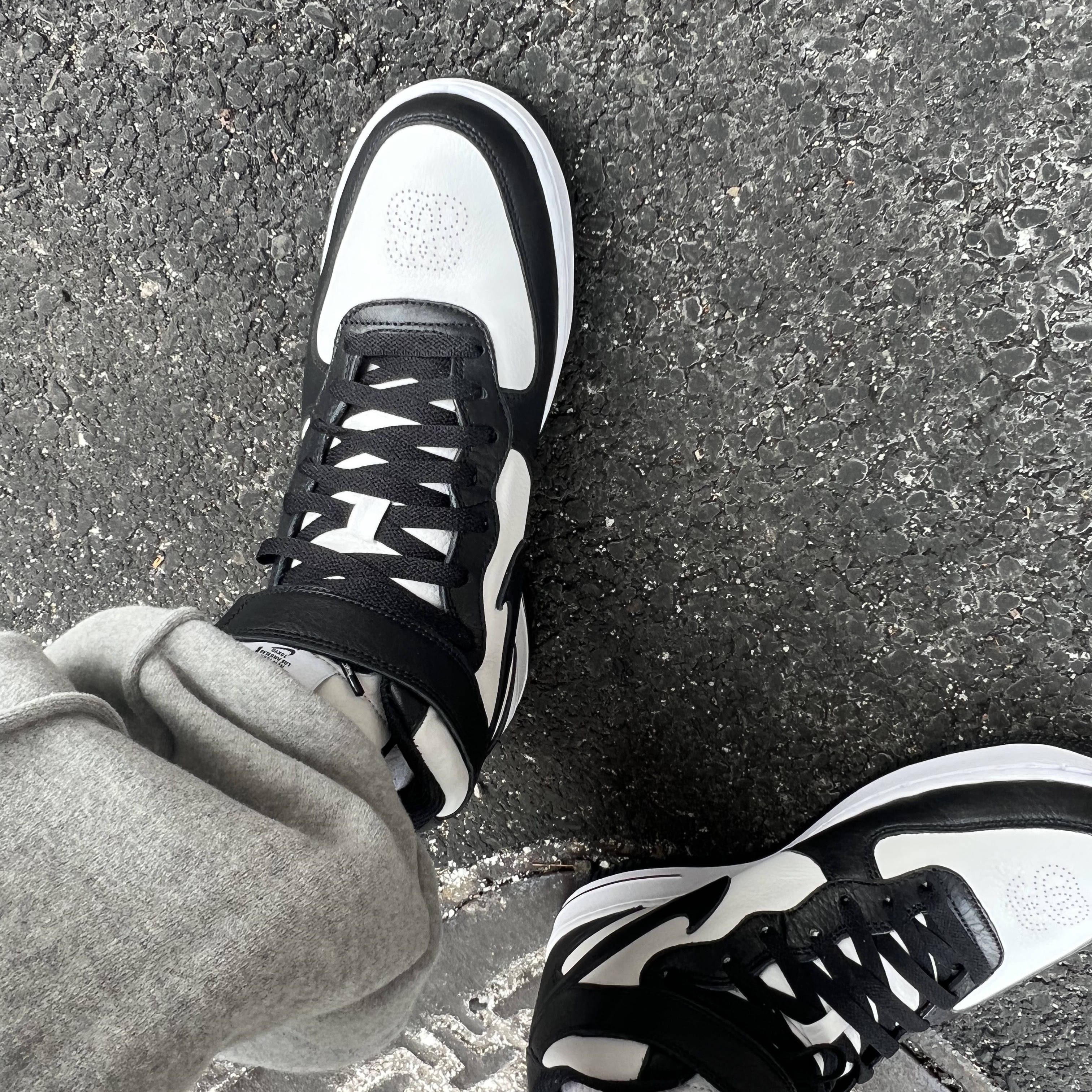 Nike x Stussy Air Force 1 '07 Mid SP Black and Light Bone 착용 스타일