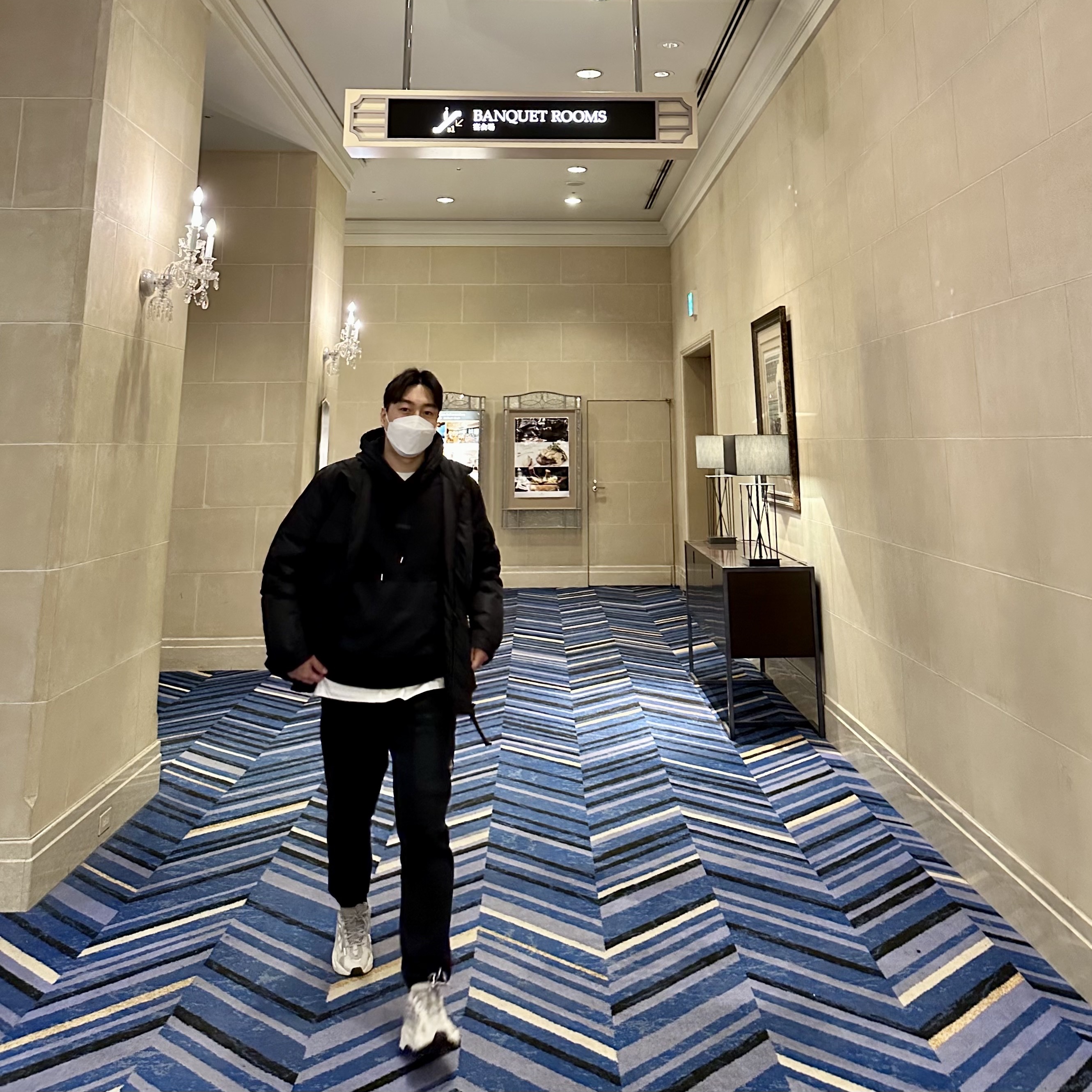 Adidas Yeezy Boost 700 V2 Static 2022 착용 스타일