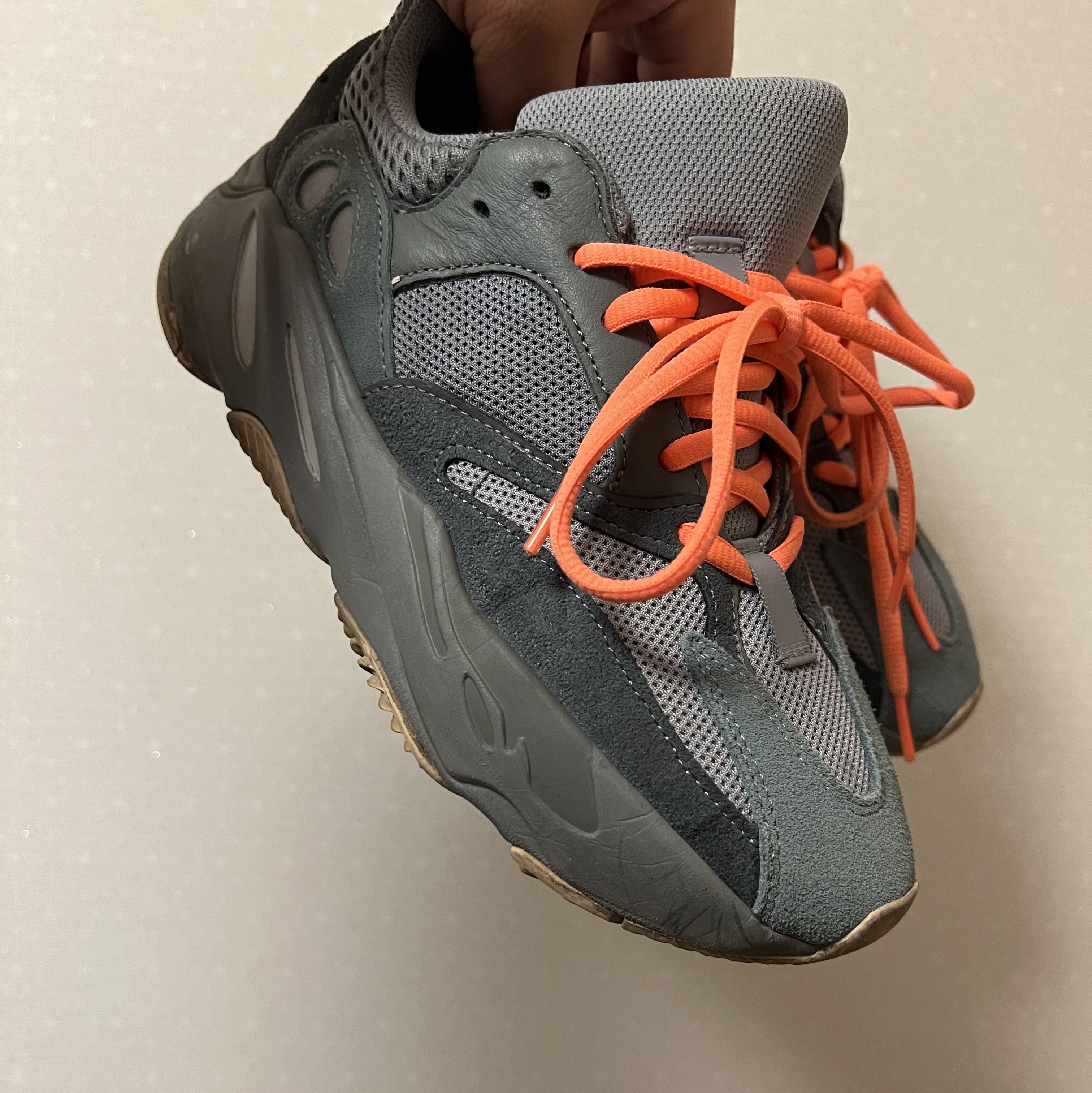 Adidas Yeezy Boost 700 Teal Blue 착용 스타일