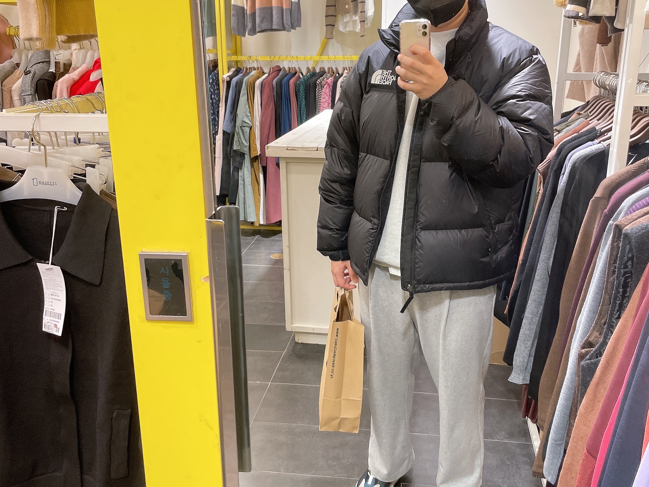The North Face 1996 Eco Nuptse Jacket Black 착용 스타일