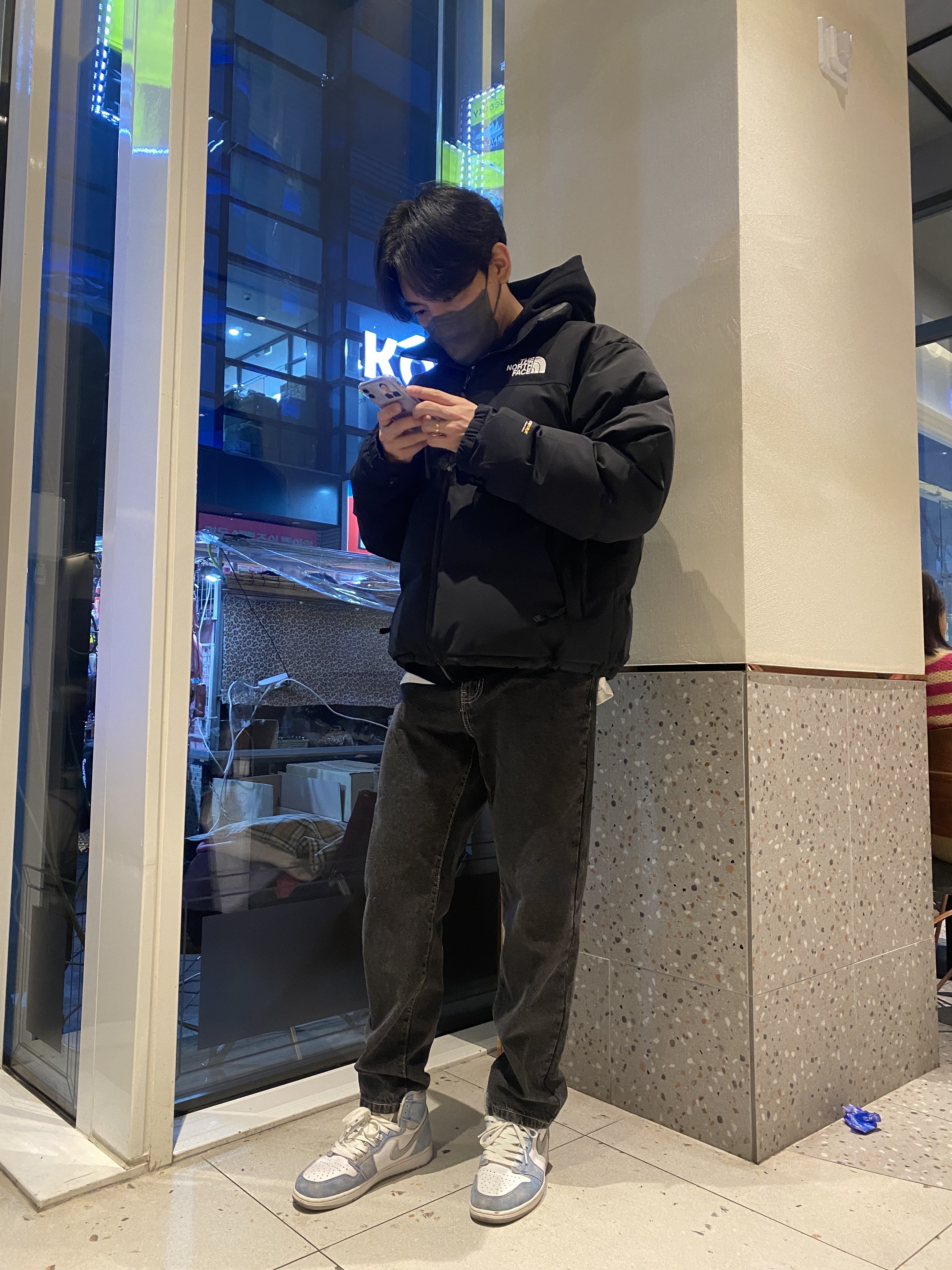 Jordan 1 Retro High OG Hyper Royal 착용 스타일