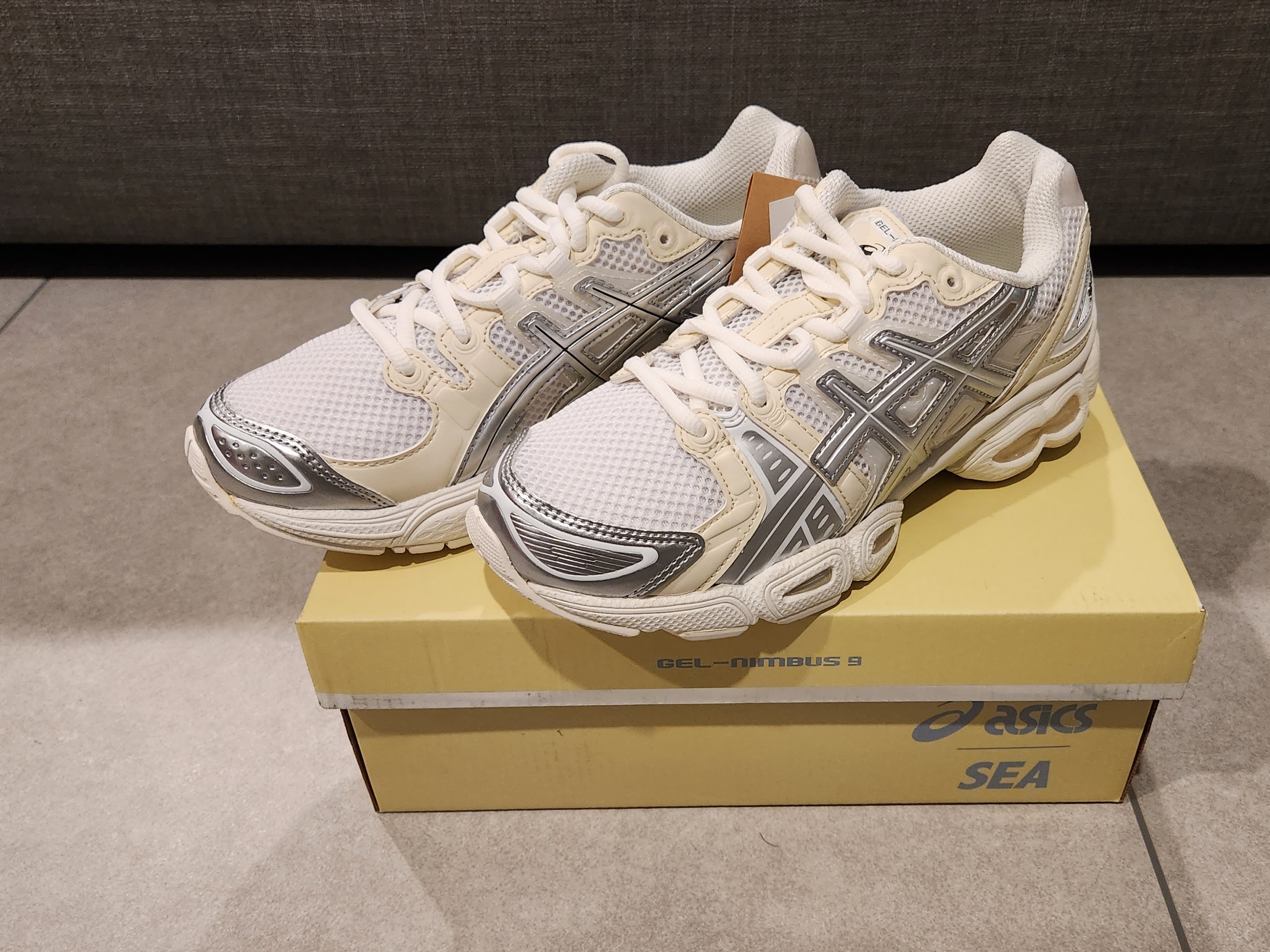 Asics x Wind and Sea Gel-Nimbus 9 White Pure Silver 착용 스타일