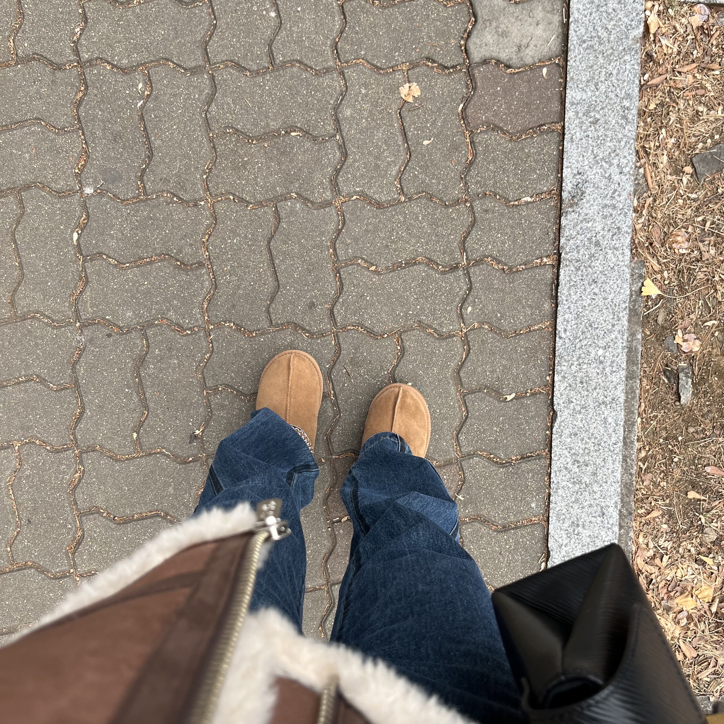 (W) UGG Tasman Slipper Chestnut 착용 스타일 - 4