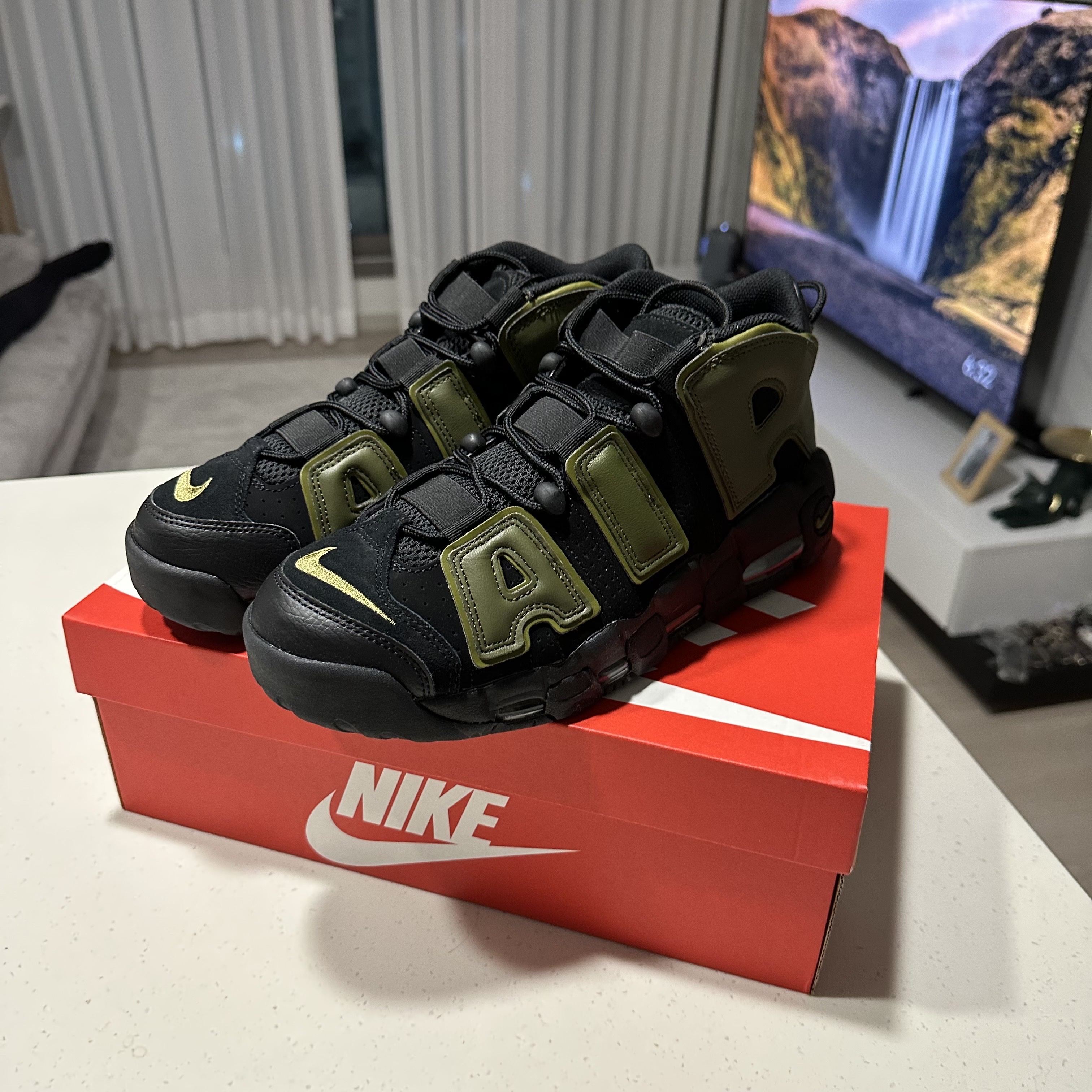 Nike Air More Uptempo 96 Rough Green 착용 스타일