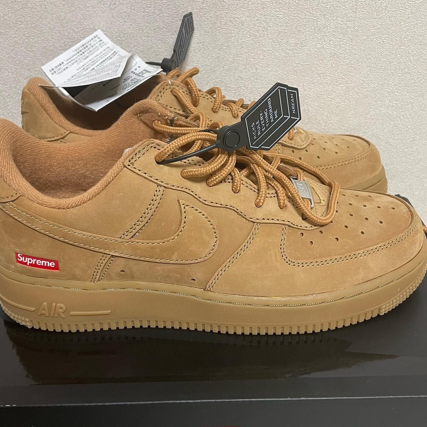 Nike x Supreme Air Force 1 Low Flax 착용 스타일