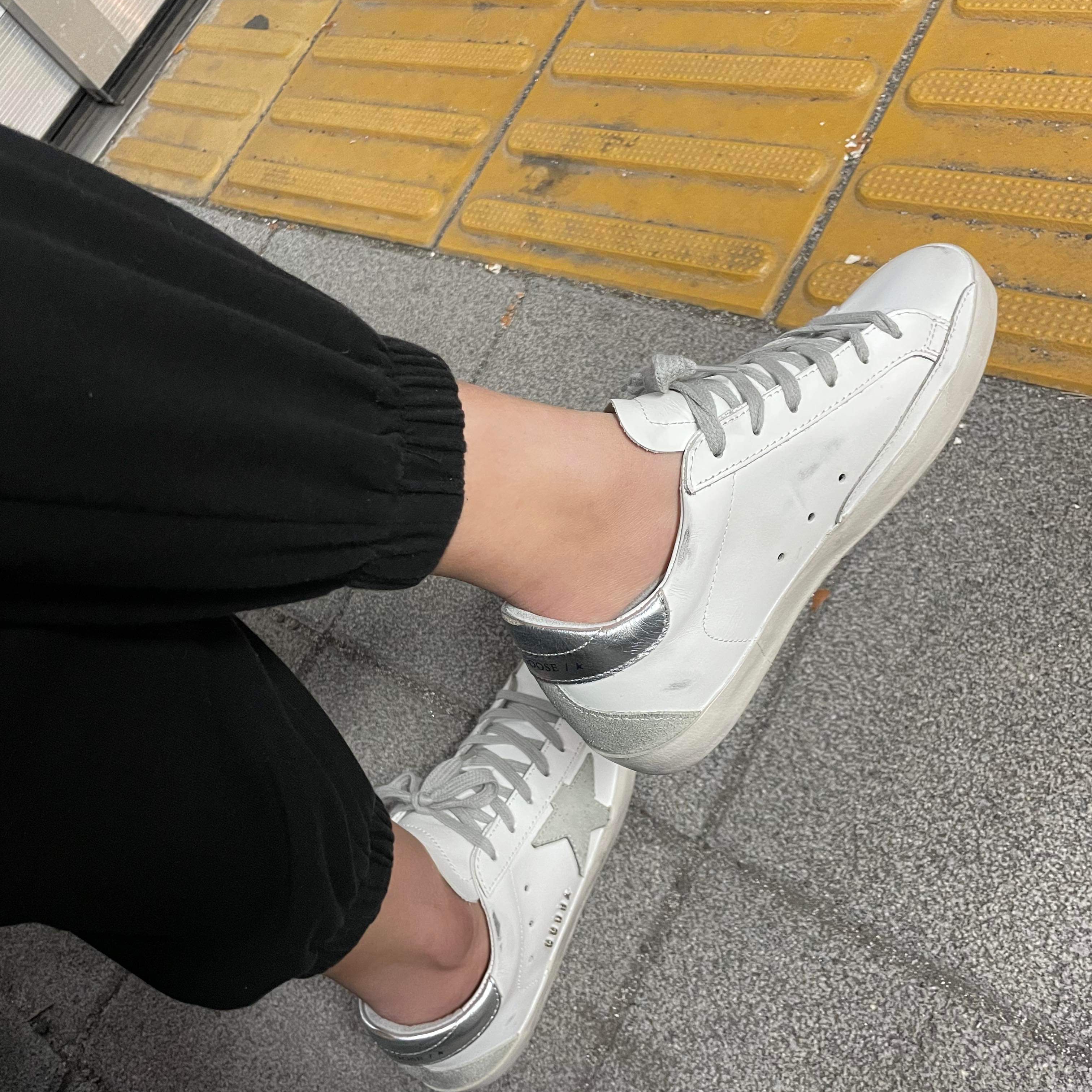 (W) Golden Goose Superstar White Silver Heel Tab Sneakers 착용 스타일