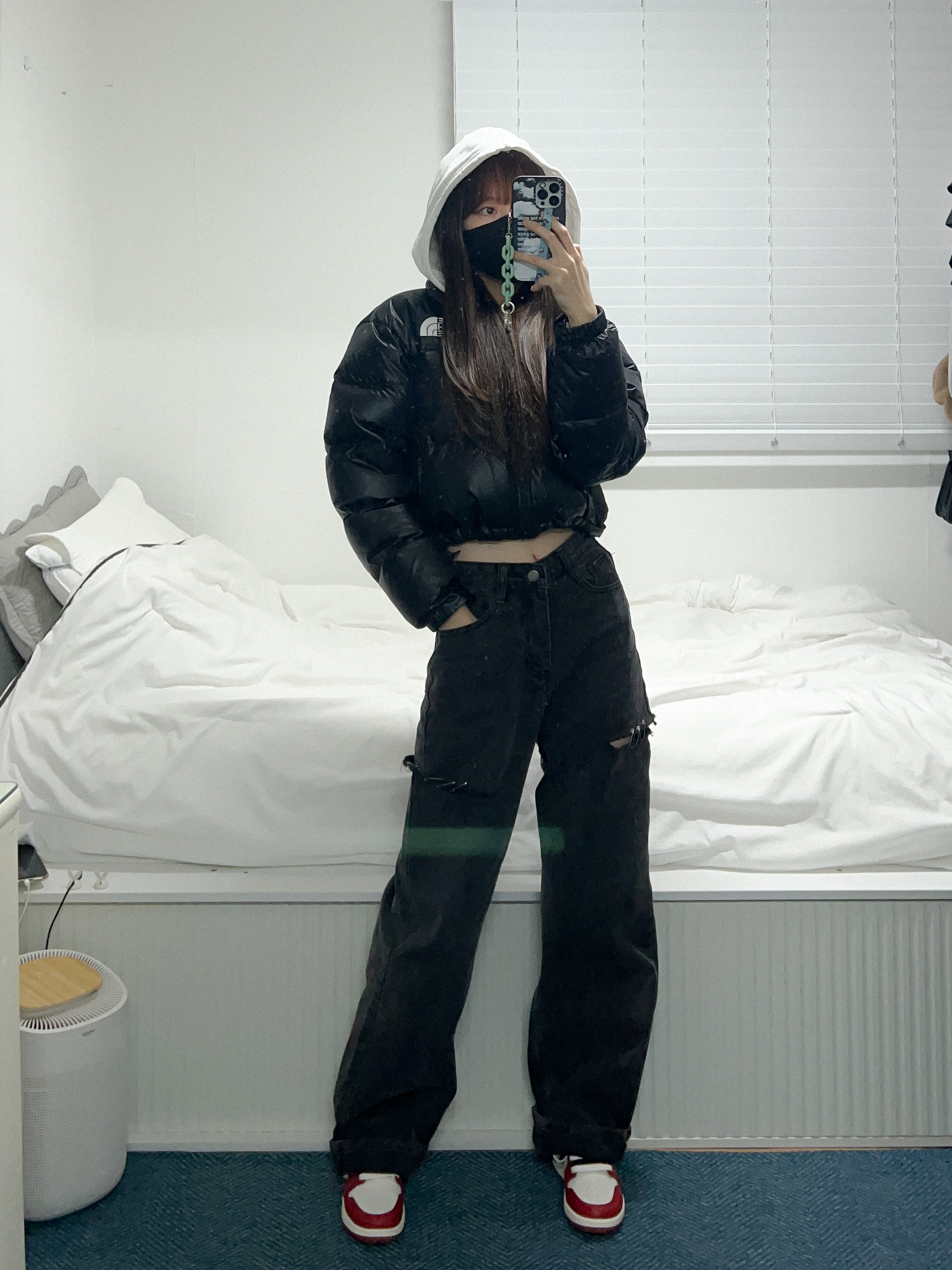 (W) The North Face Nuptse Short Jacket Black, Jordan 1 Retro High OG Chicago 2022 착용 스타일 - 1