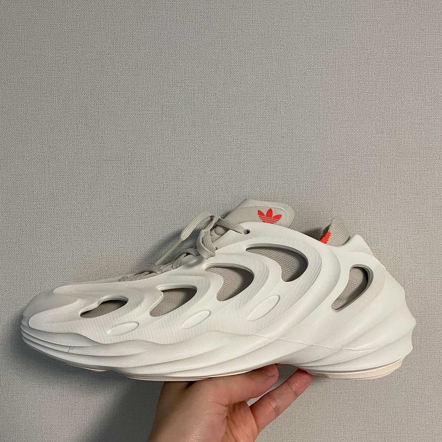 Adidas Adifom Q Off White 착용 스타일 - 1