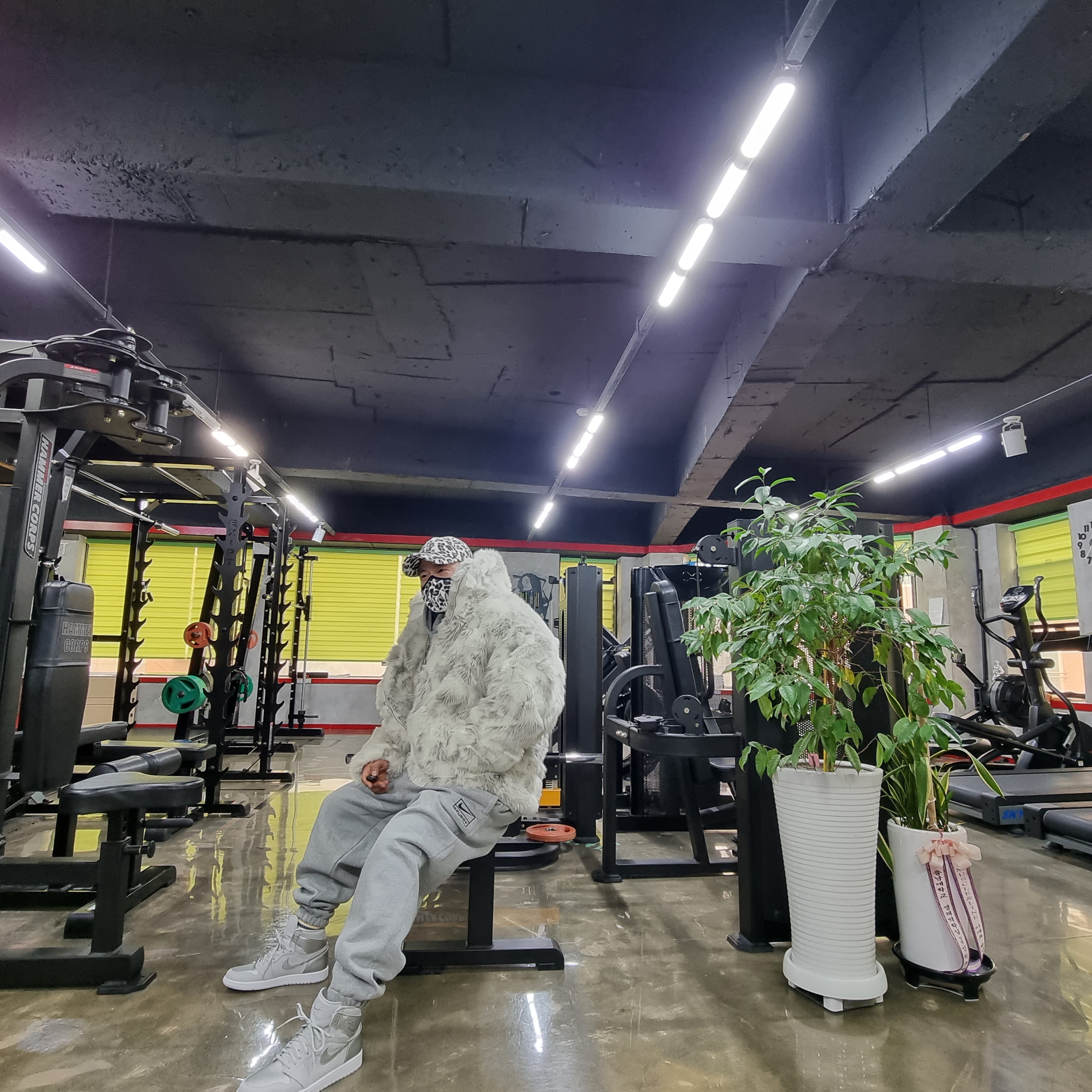 Nike x Stussy NRG RA Fleece Pants Dark Grey Heather (DJ9490-063), Nike x Stussy NRG RA Pullover Hoodie Dark Grey Heather (DJ9488-063) 착용 스타일 - 3