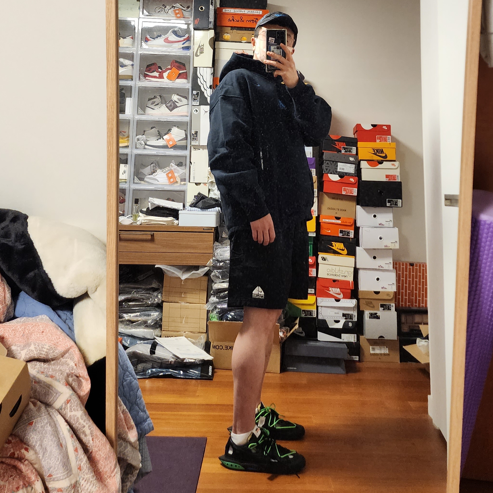 Nike x Off-White NRG Fleece Hoodie Black - Asia, Nike x Off-White Blazer Low '77 Black and Electro Green 착용 스타일 - 3