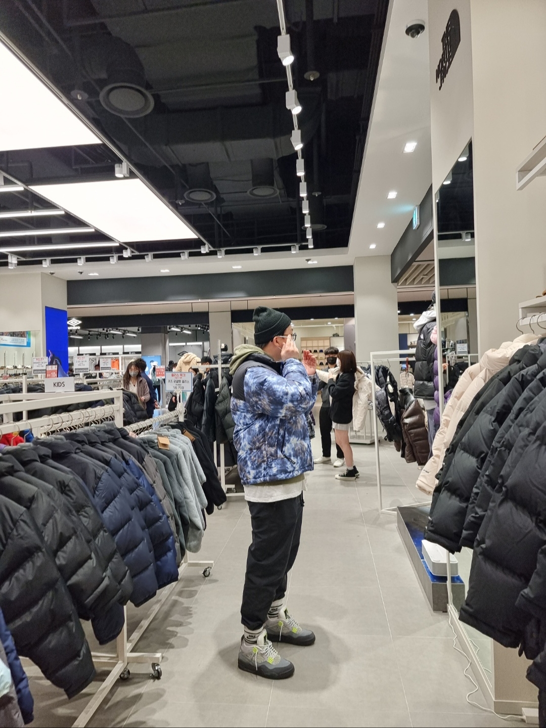 Jordan 4 Retro SE Neon 95, Nike SB Fisherman Beanie Black 착용 스타일