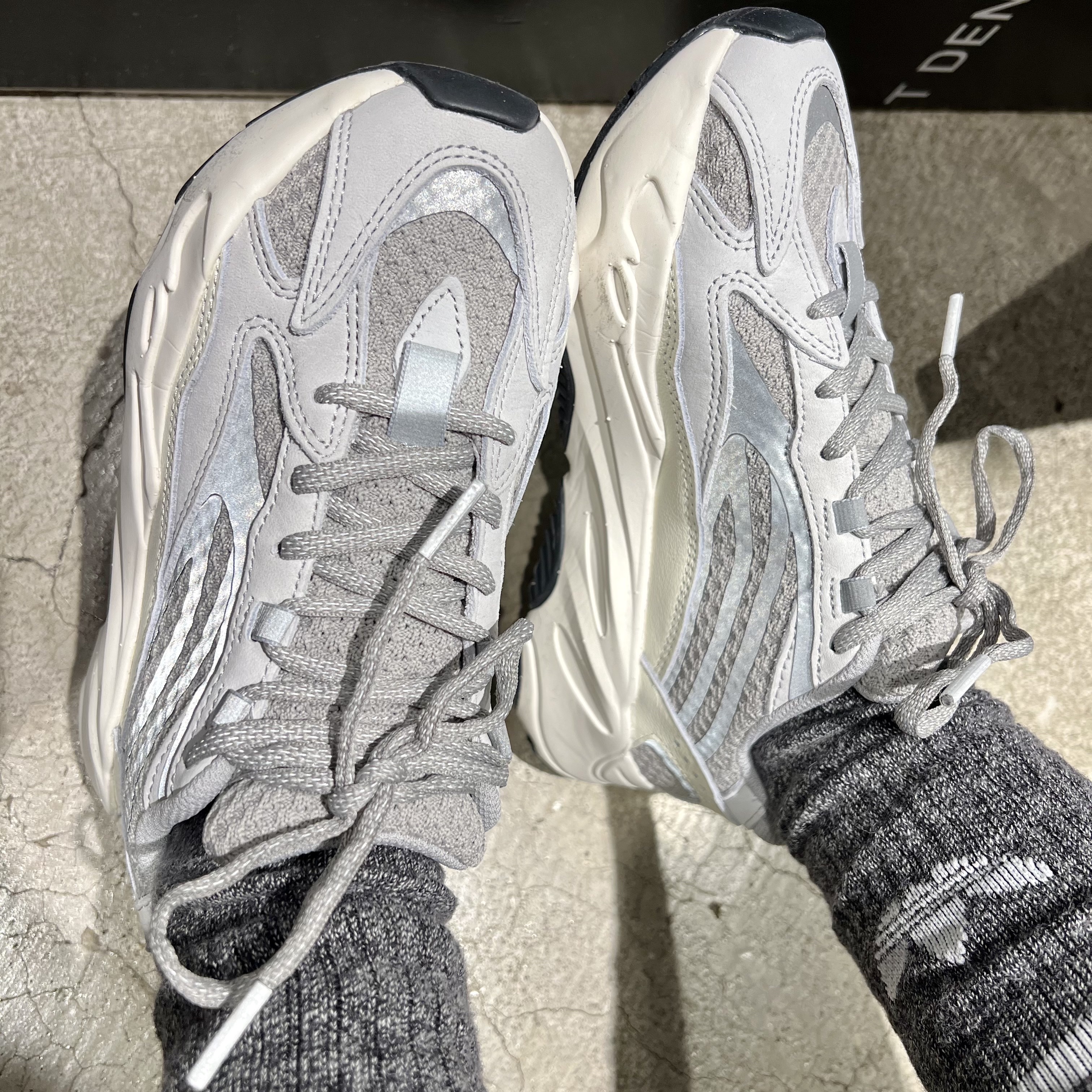 Adidas Yeezy Boost 700 V2 Static 2022 착용 스타일