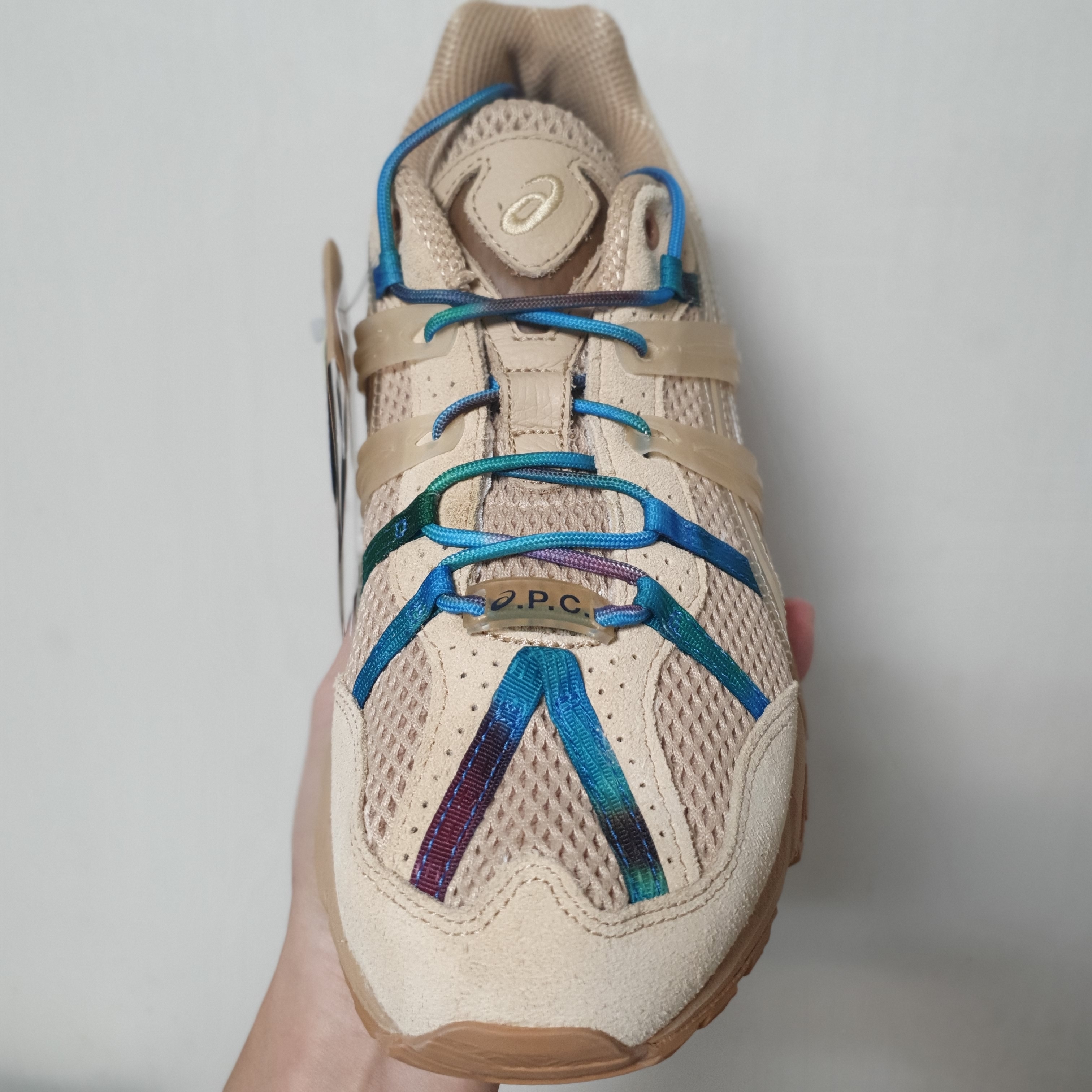 Asics x A.P.C. Gel-Sonoma 15-50 Beige 착용 스타일 - 4