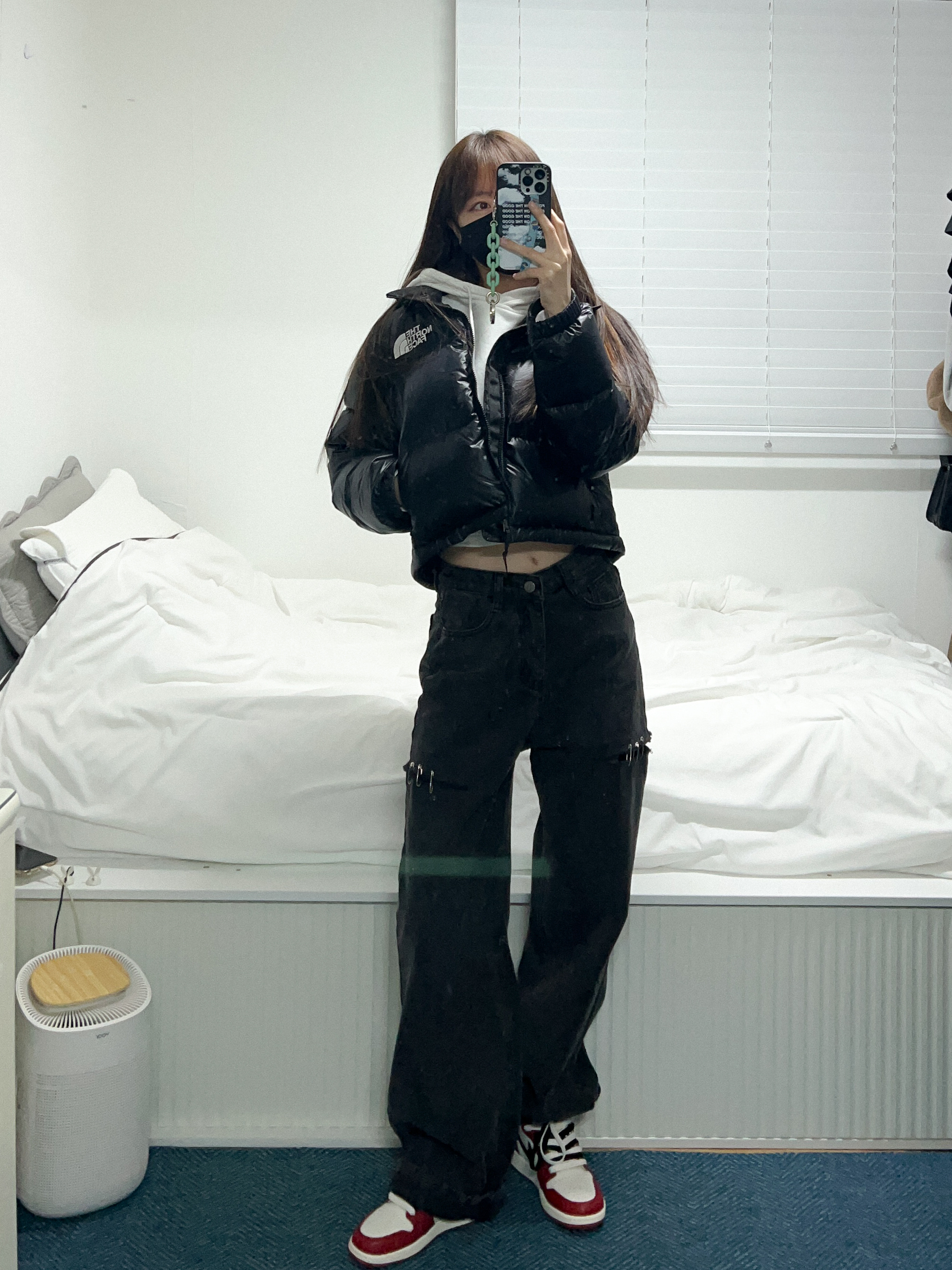 (W) The North Face Nuptse Short Jacket Black, Jordan 1 Retro High OG Chicago 2022 착용 스타일 - 2