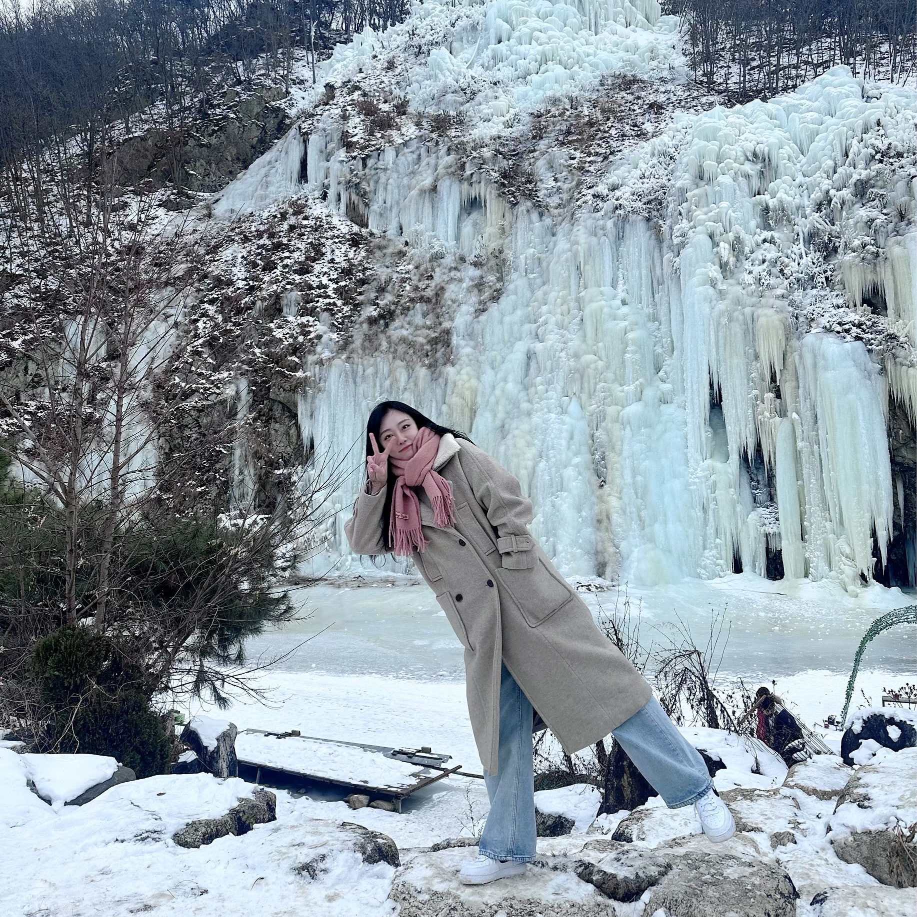 Acne Studios Narrow Wool Fringe Muffler Rose Melange, (W) Nike Air Force 1 '07 Low White Black 착용 스타일 - 2