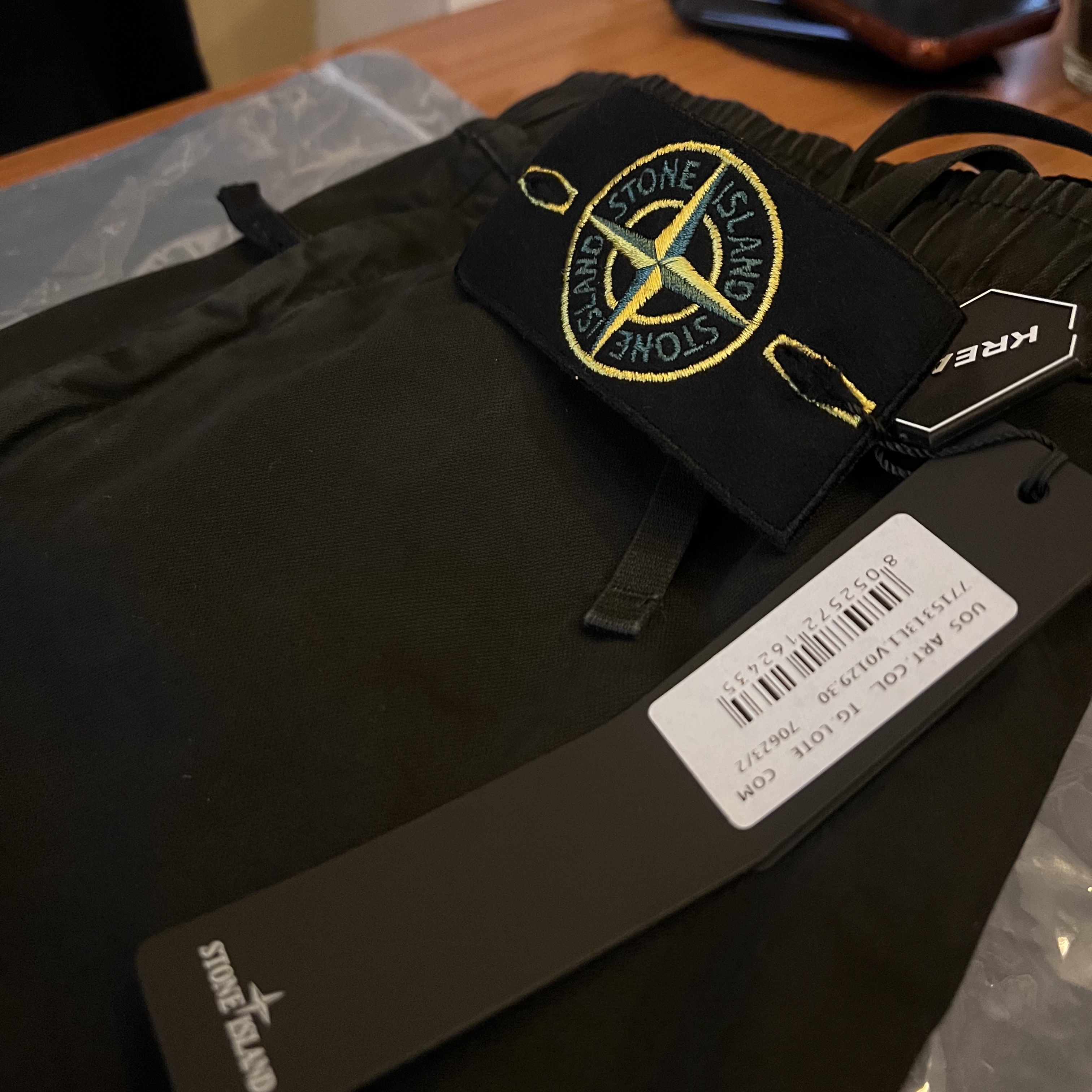 Stone Island 31303 Stretch Cotton Tela Paracadute Cargo Pants Black - 22SS, Jordan 1 x Travis Scott Retro Low OG SP Mocha 착용 스타일 - 1
