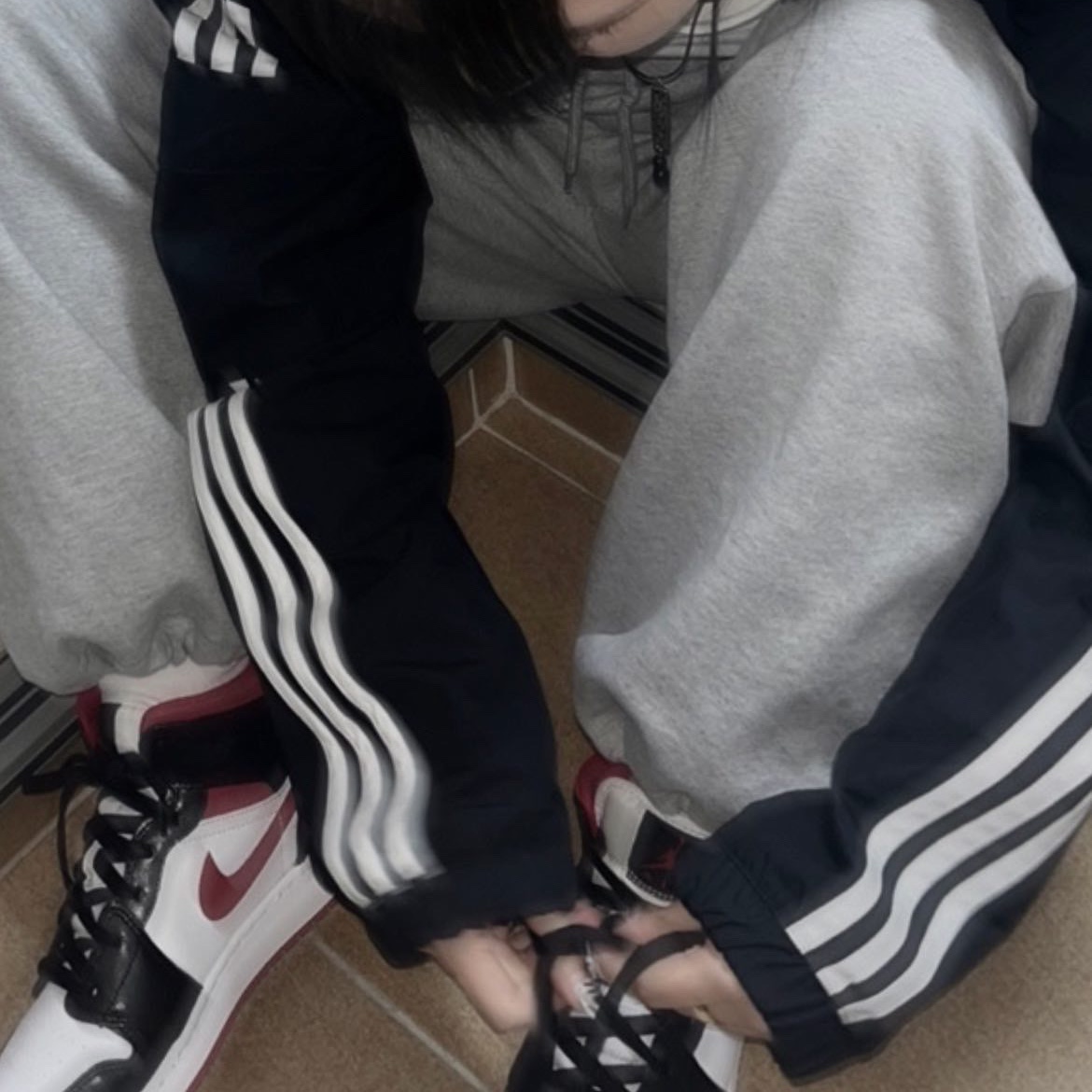 (GS) Jordan 1 Mid Gym Red Black White 착용 스타일