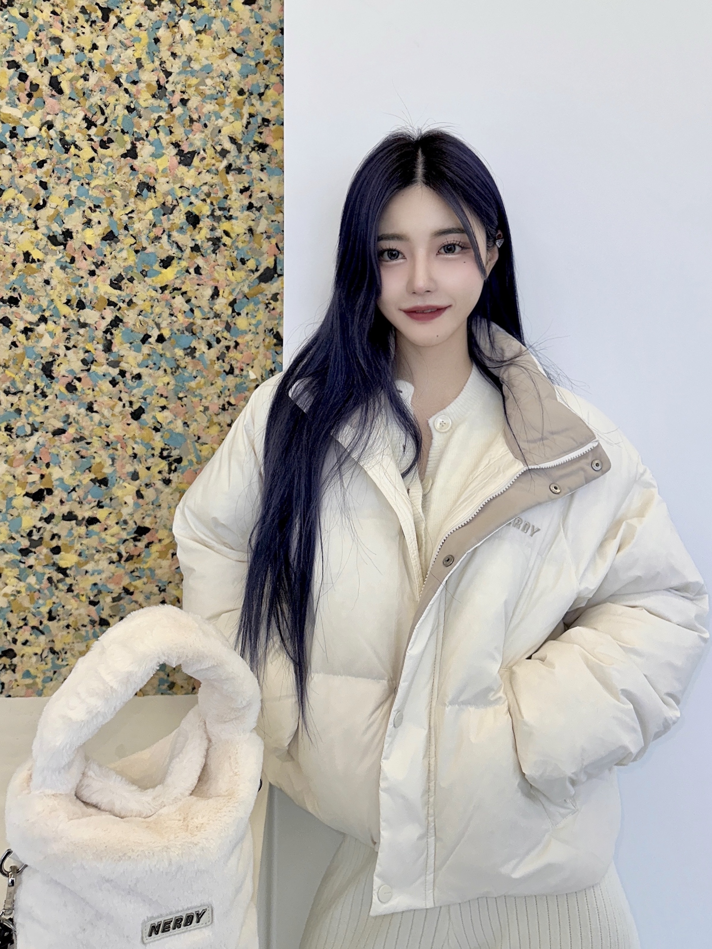 (W) UGG Classic Ultra Mini Boots Sand 착용 스타일 - 2