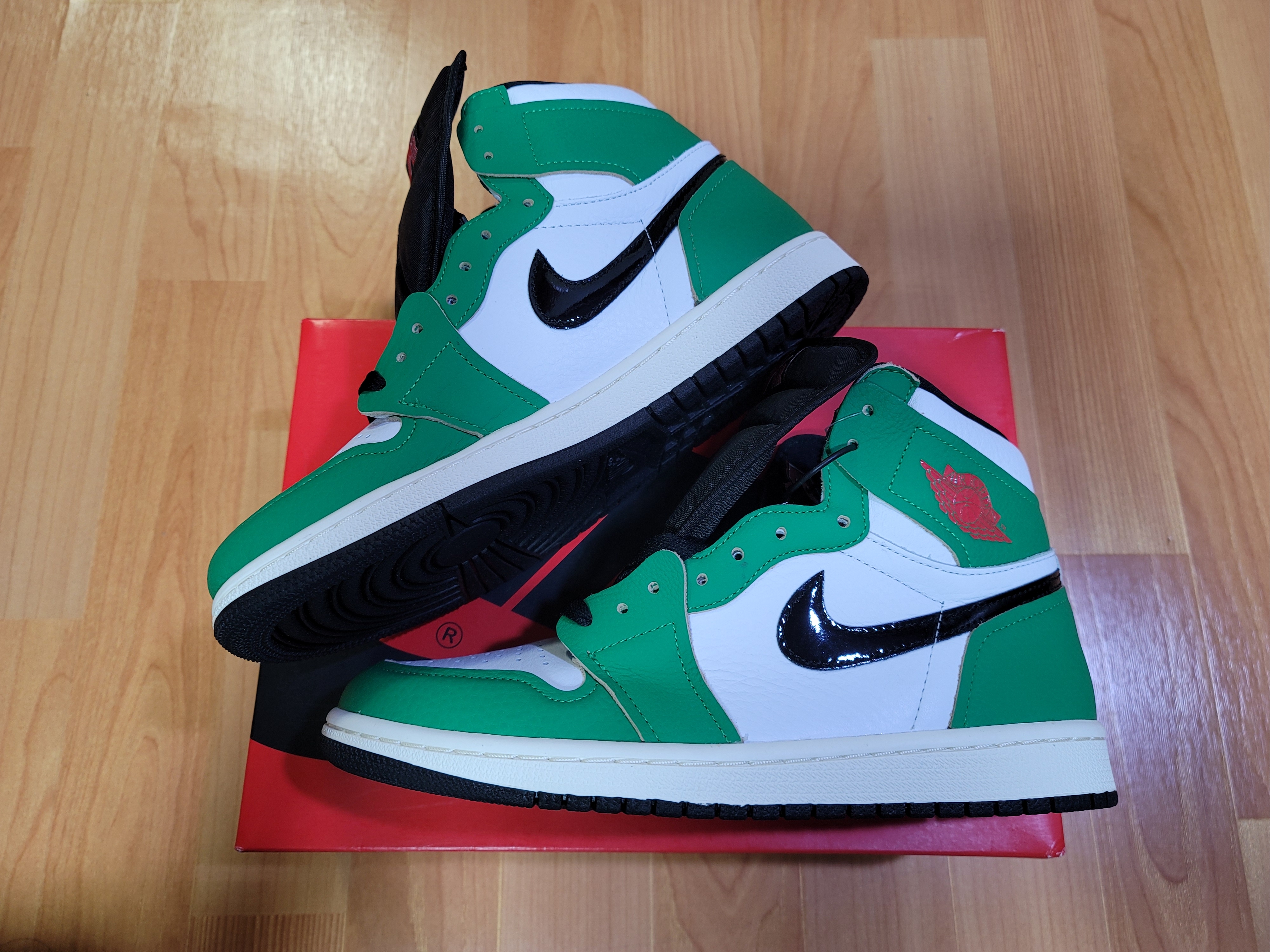 (W) Jordan 1 Retro High OG Lucky Green 착용 스타일 - 2