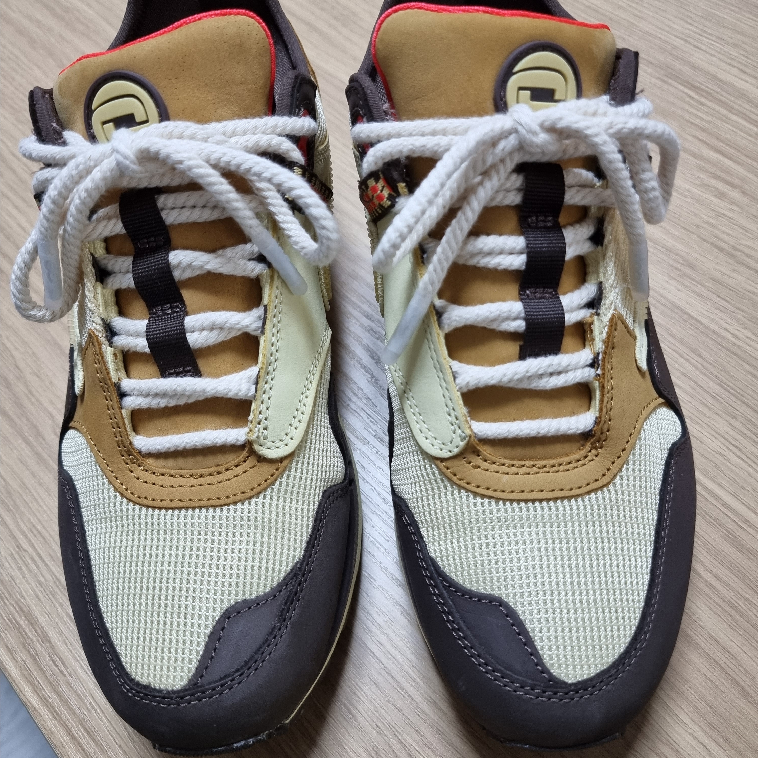 Nike x Travis Scott Air Max 1 Cact.us Brown 착용 스타일 - 2