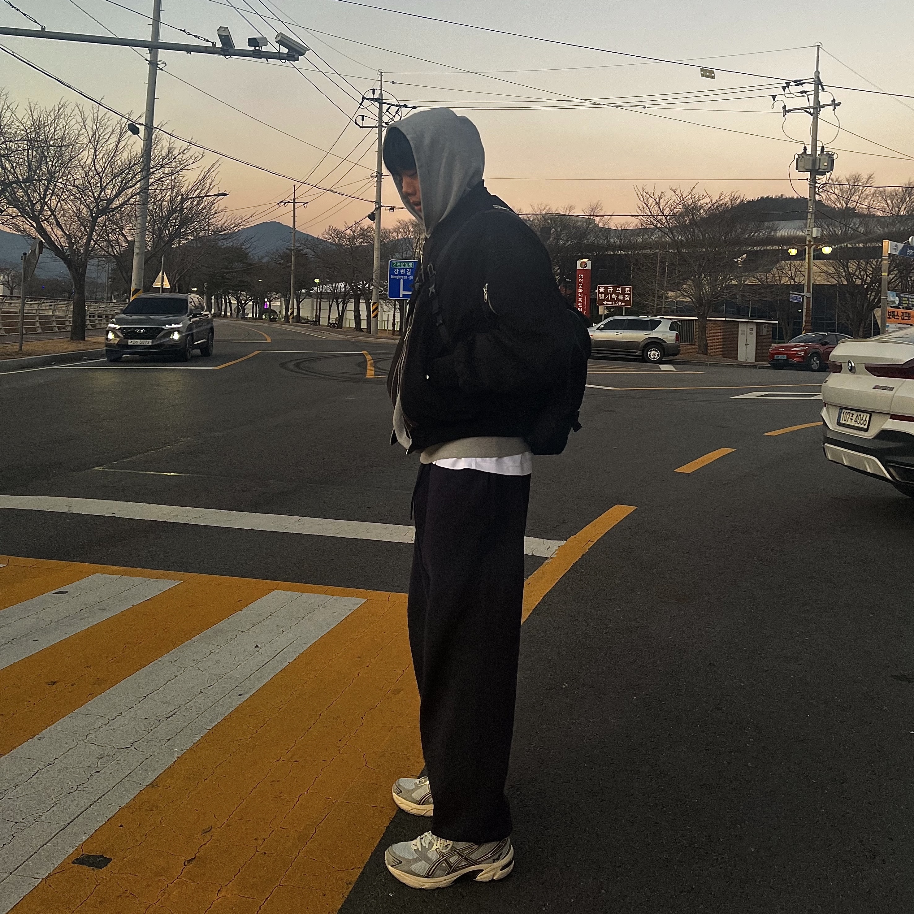 Undermycar Rumlow Back Zip Cotton Garment Bomber Dark Gull - 22FW, Asics x I4P Gel-1130 Glacier Grey Mink 착용 스타일 - 1