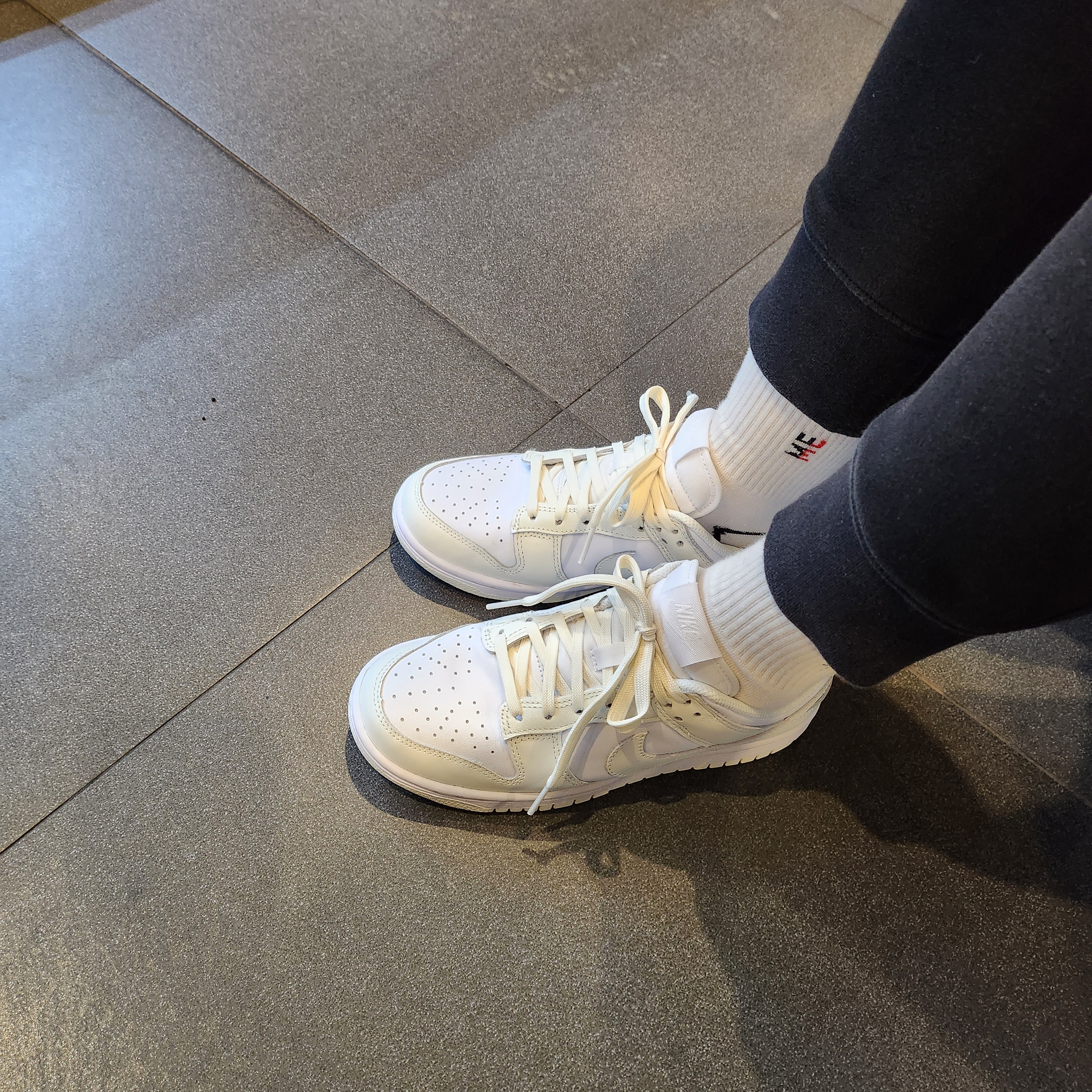 (W) Nike Dunk Low White and Sail 착용 스타일