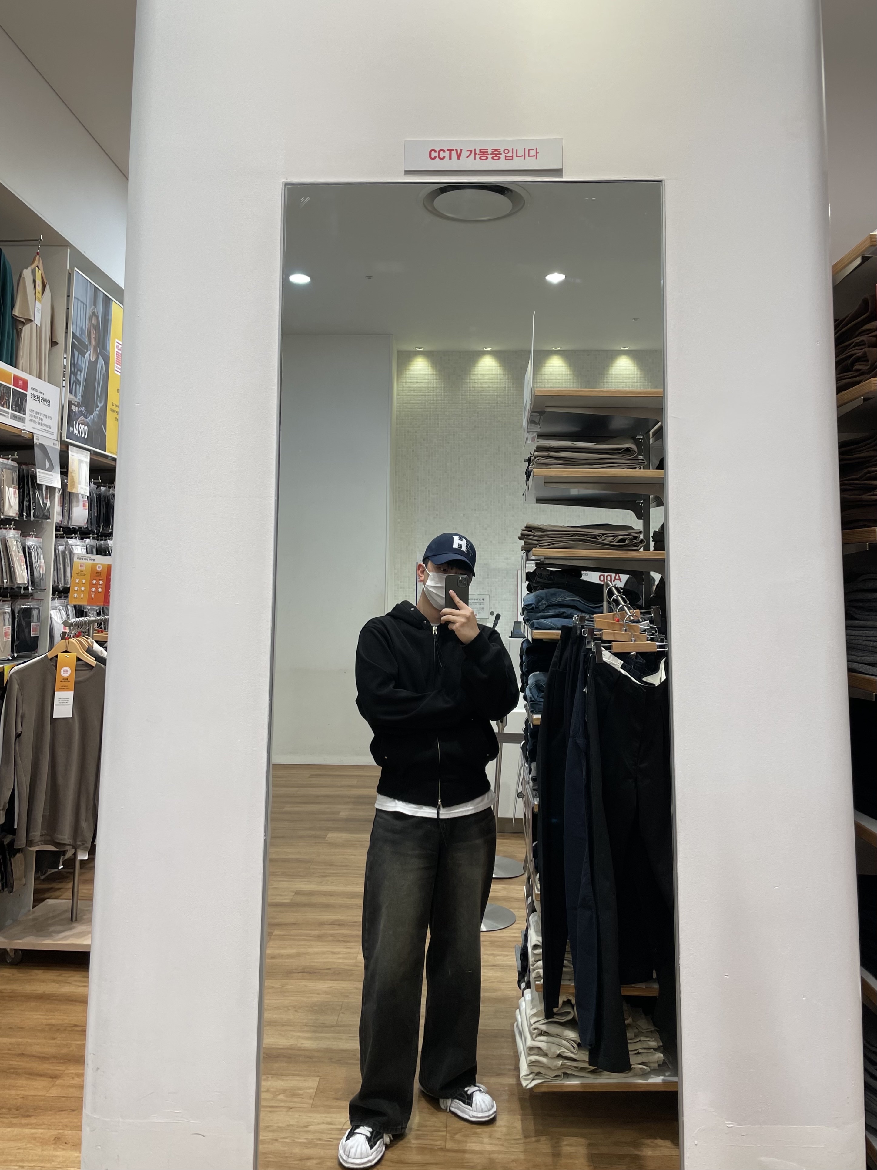 Maison Mihara Yasuhiro Blakey OG Sole Canvas Low-top Sneakers Black White, Acne Studios Narrow Wool Fringe Muffler Grey Melange 착용 스타일 - 2