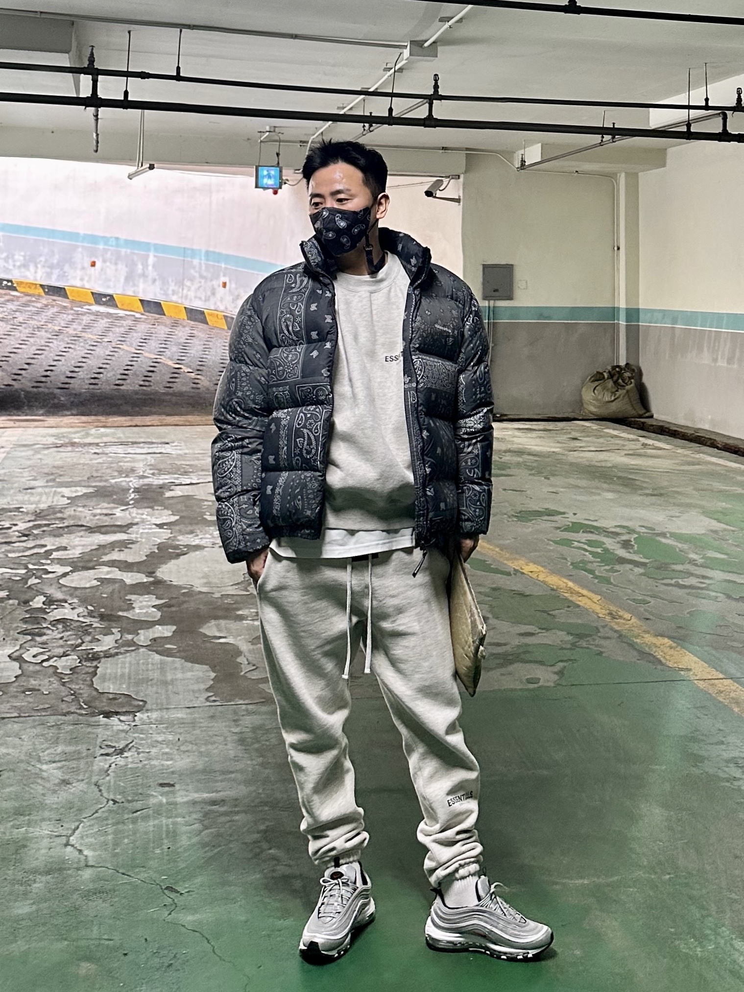 Essentials The Core Collection Crewneck Sweatshirt Light Oatmeal, Essentials The Core Collection Sweatpants Light Oatmeal 착용 스타일