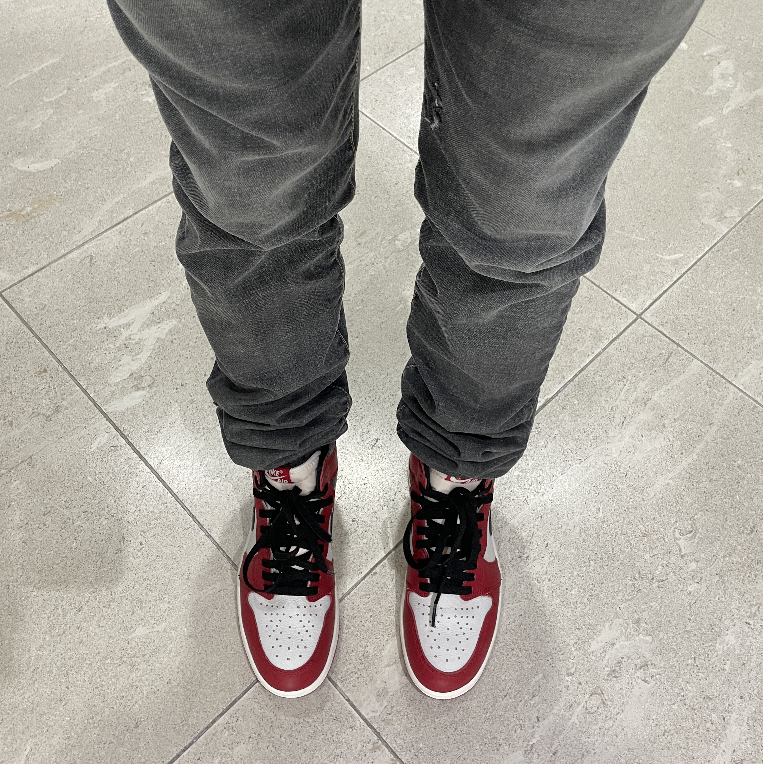 Undermycar Legion.03 Slim Fit Blue Stitch Washed Jeans Washed Gray, Jordan 1 Retro High OG Chicago 2022 착용 스타일