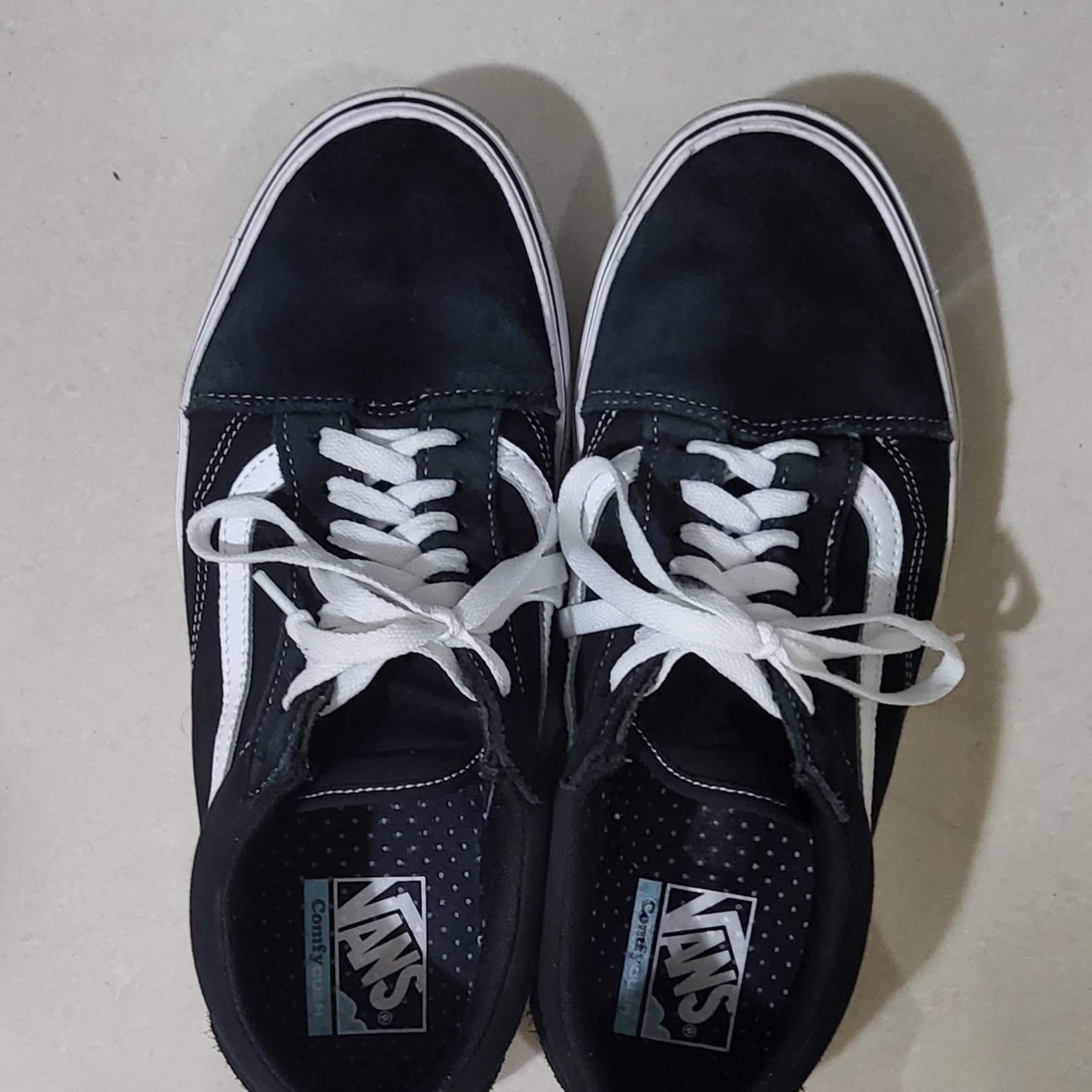 Vans ComfyCush Old Skool Black True white 착용 스타일